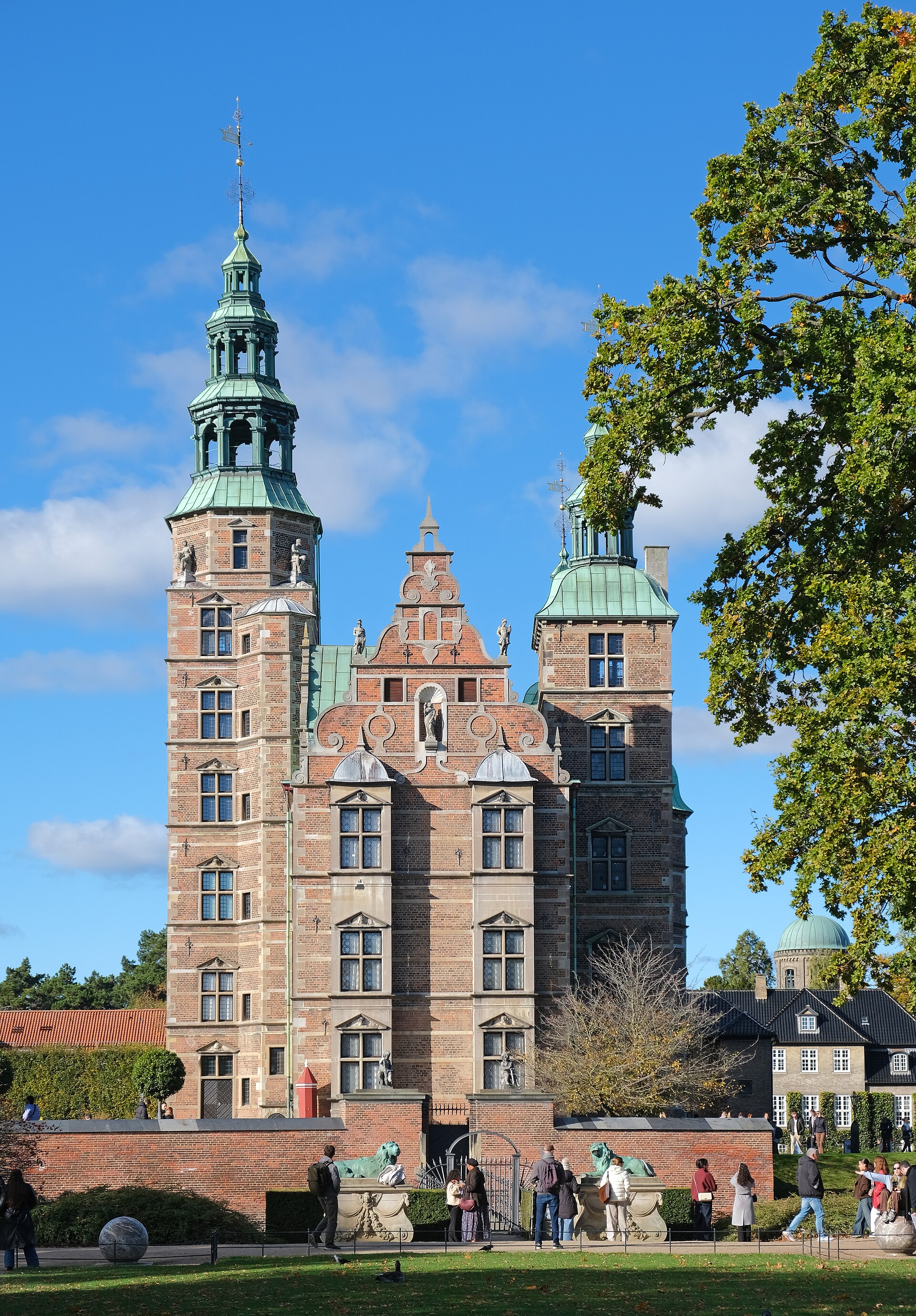 Rosenborg Slot mit seinen Türmen im Königsgarten in Kopenhagen