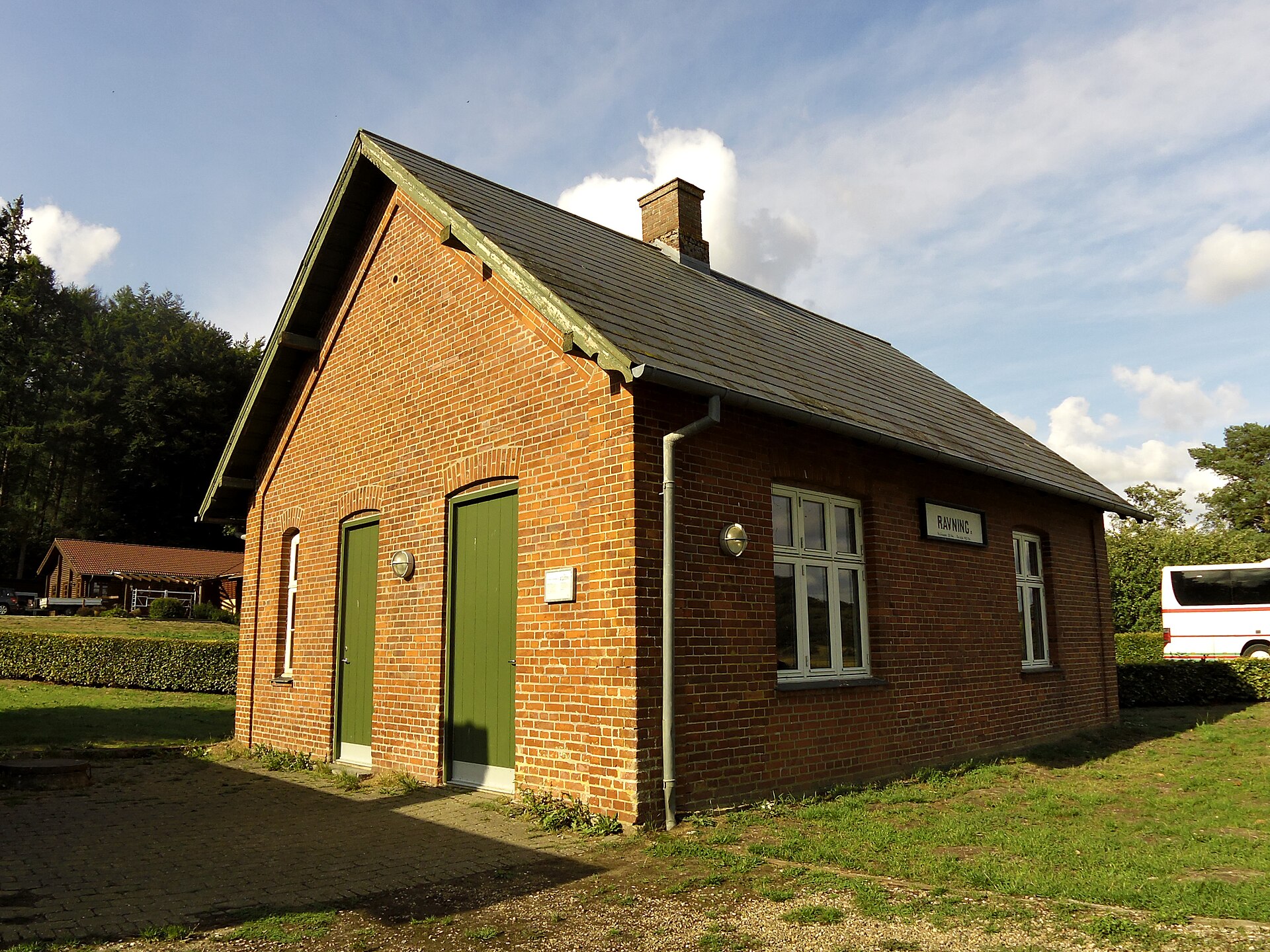 Ravning Gamle Station – foto fra Wikimedia Commons