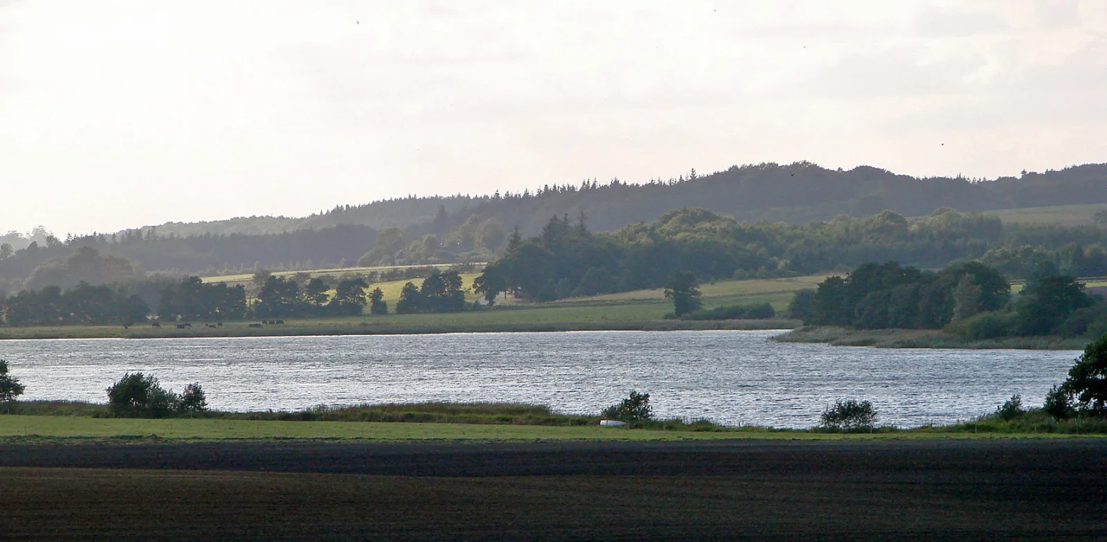 Badegewässer: HINGE SØ – Foto bei Wikimedia Commons