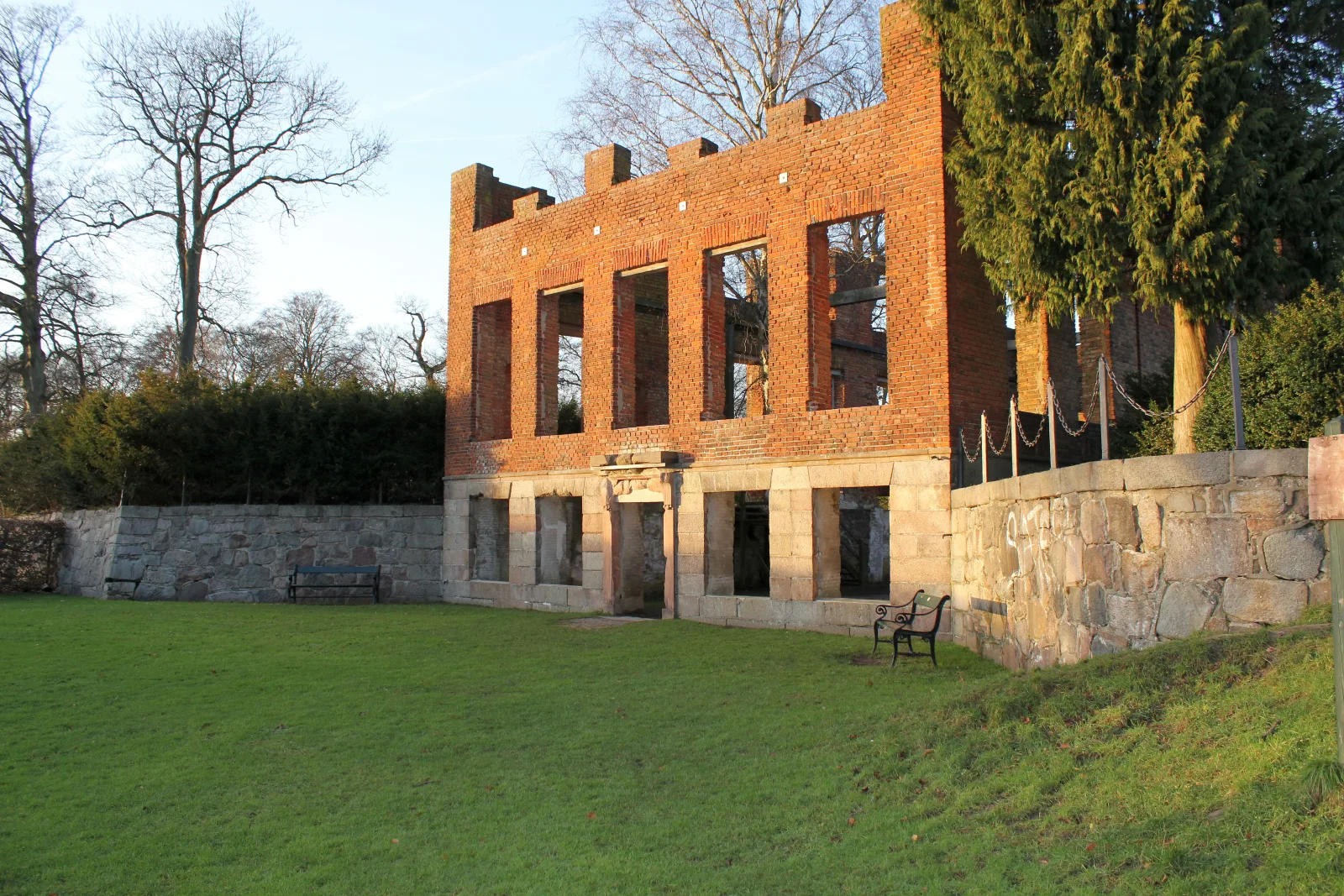 Aldershvile Slotsruin – Foto bei Wikimedia Commons