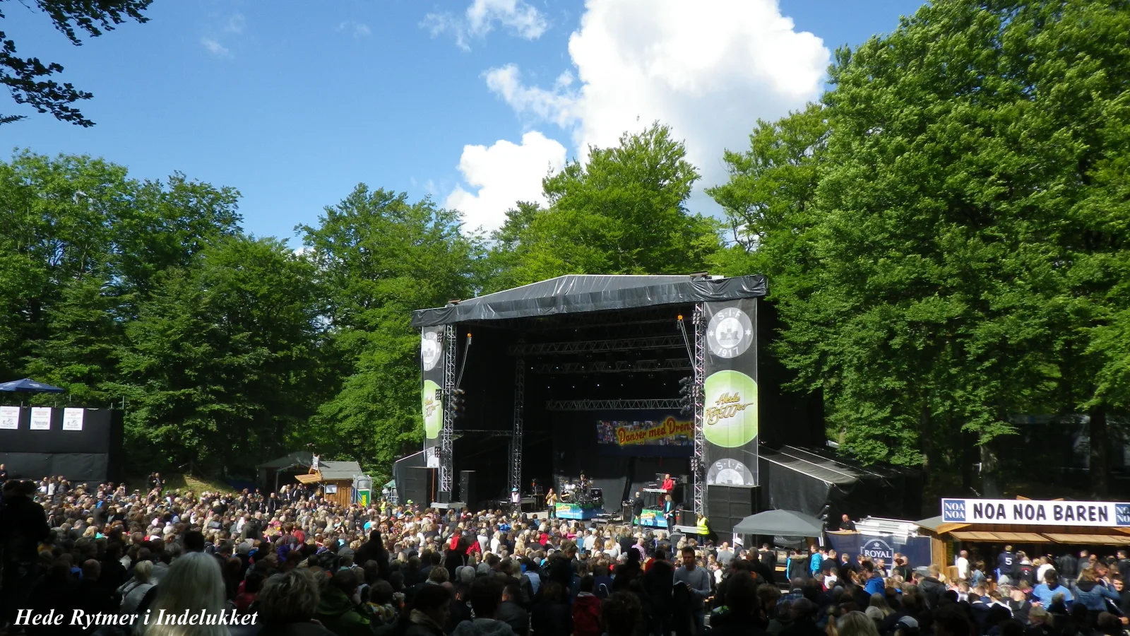 Friluftscenen – foto fra Wikimedia Commons