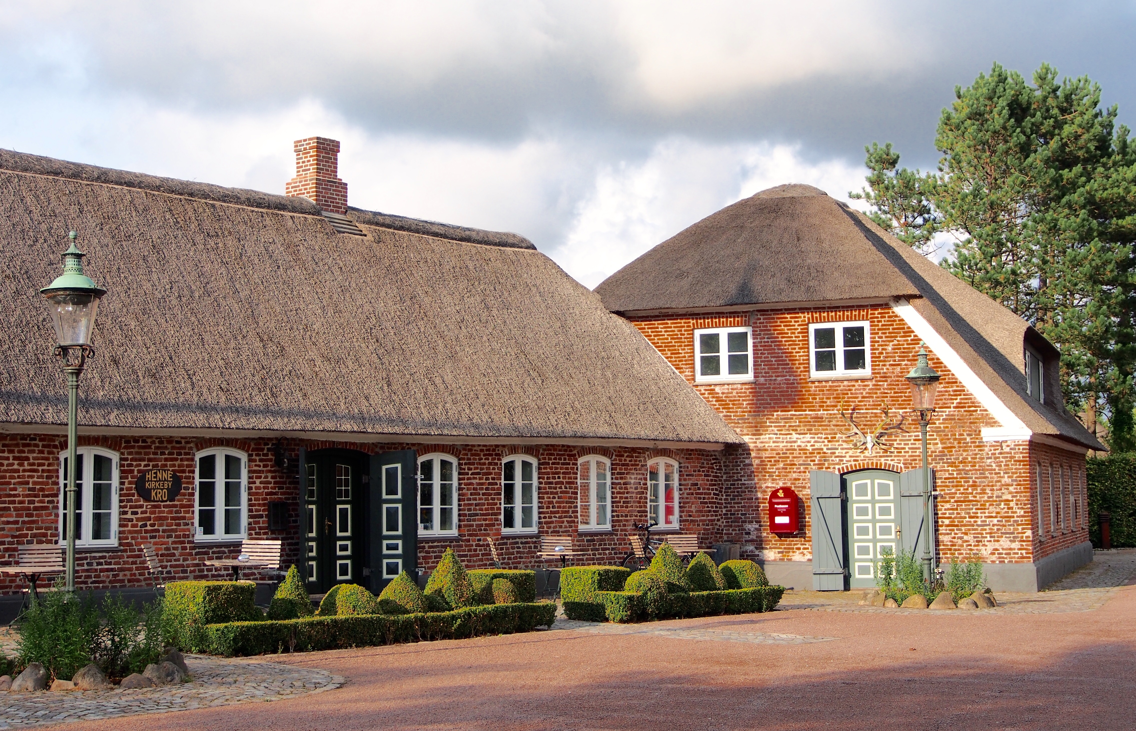 Henne Kirkeby Kro – Foto bei Wikimedia Commons