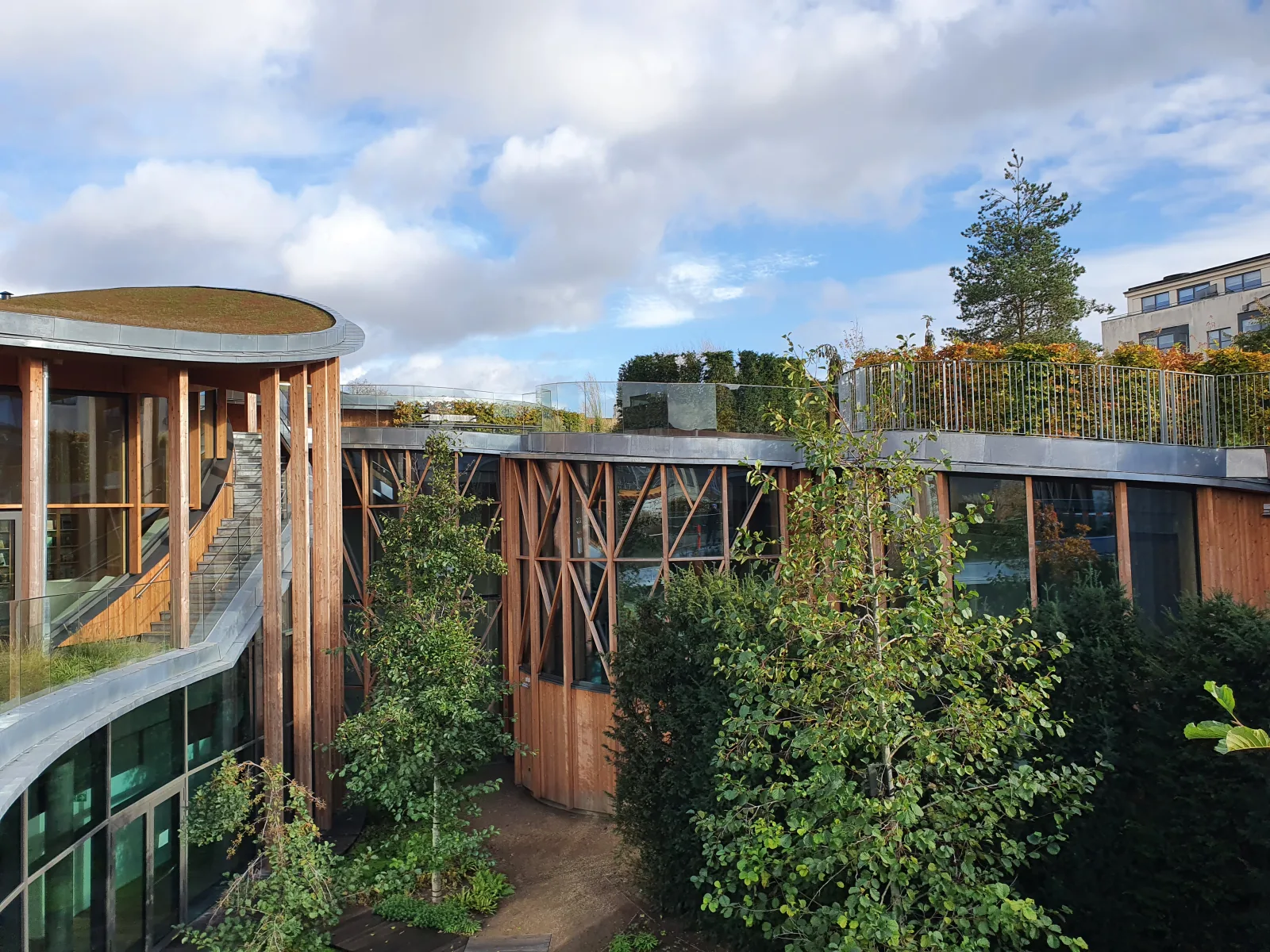 Moderne Holz- und Glasarchitektur von H.C. Andersens Hus in Odense