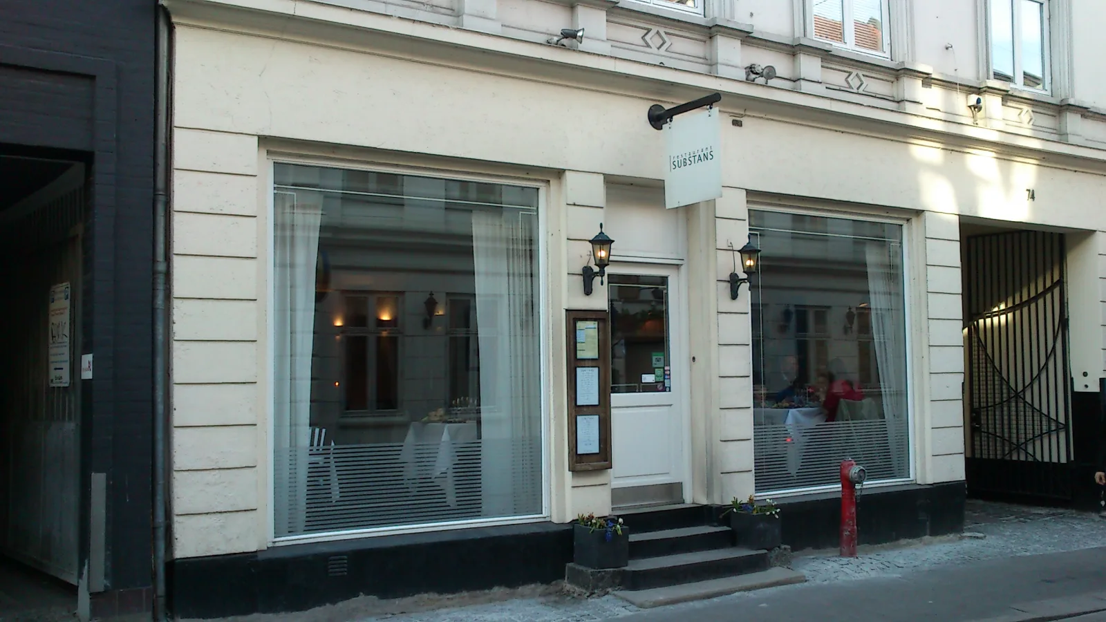 Substans – Foto von RhinoMind auf Wikimedia Commons (cc-by-sa-3.0)