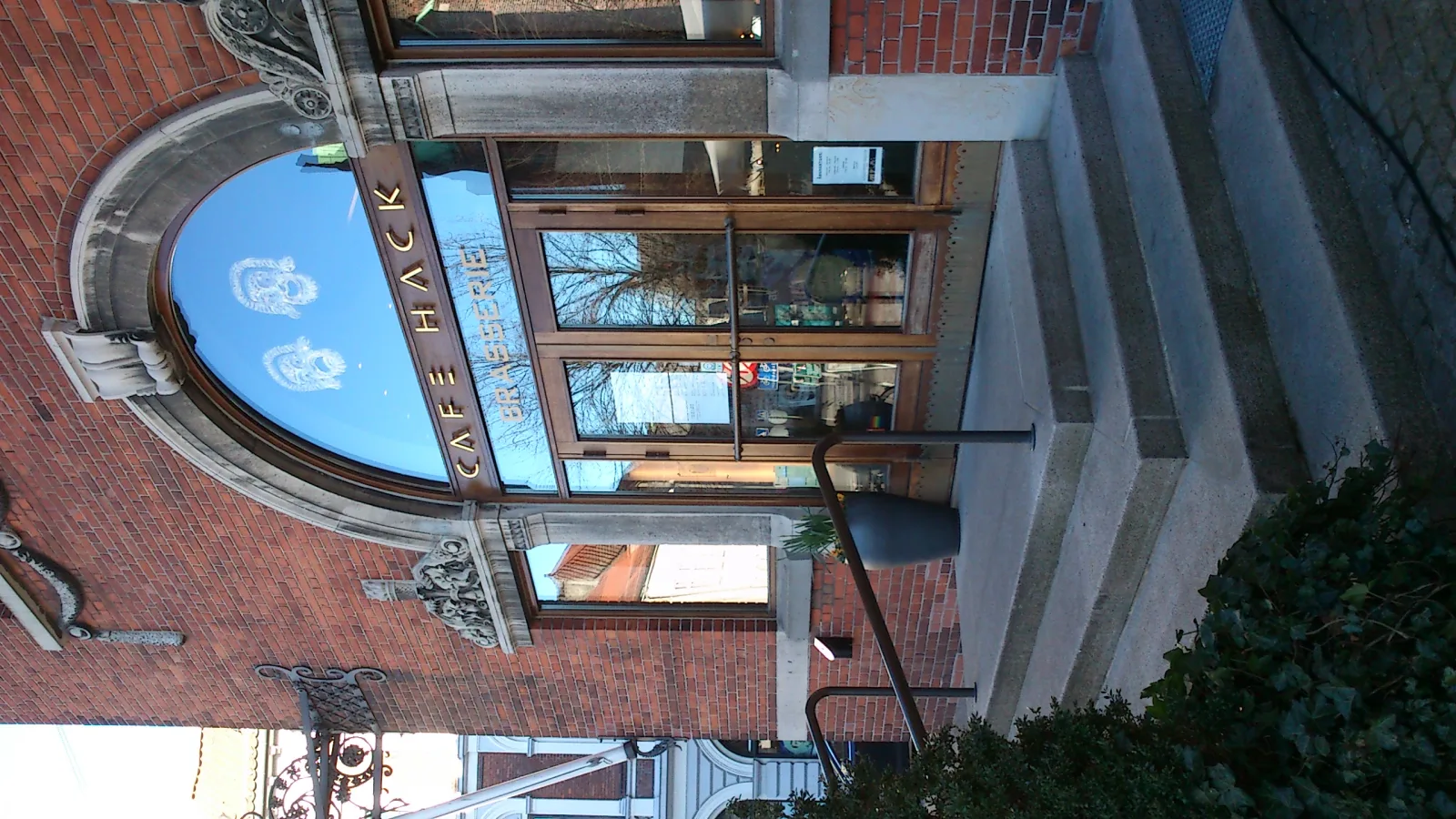 Brasserie Hack – Foto von RhinoMind auf Wikimedia Commons (cc-by-sa-4.0)