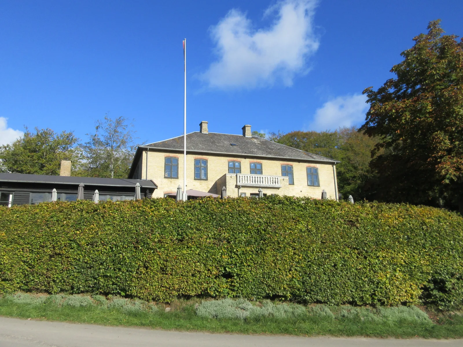 Rådvad Kro – foto af Ramblersen2 på Wikimedia Commons (cc-by-sa-4.0)