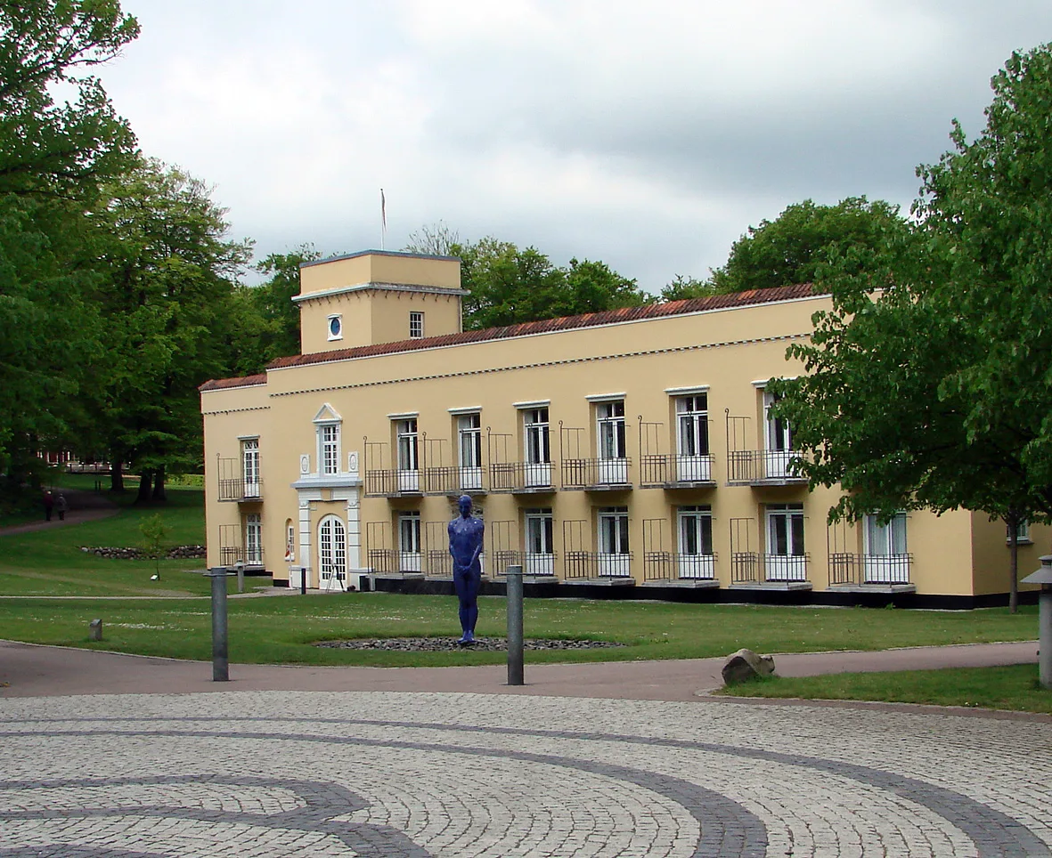 KunstCentret Silkeborg Bad – foto af user Nico-dk /Nils Jepsen på Wikimedia Commons (cc-by-2.5)