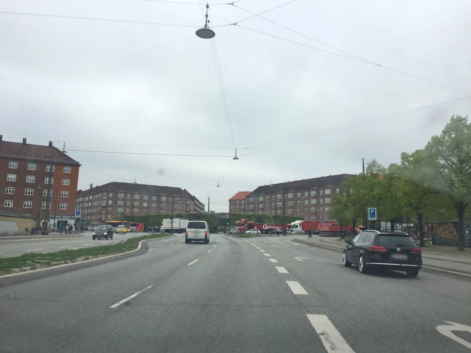 Mapillary-Foto in der Nähe von Hill's Grill