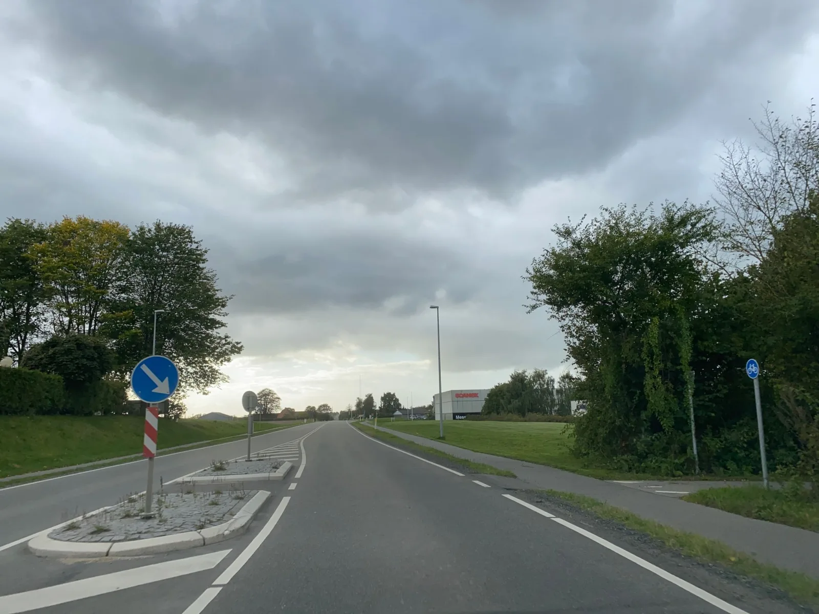 Mapillary-Foto in der Nähe von Restaurant Lillering Skov