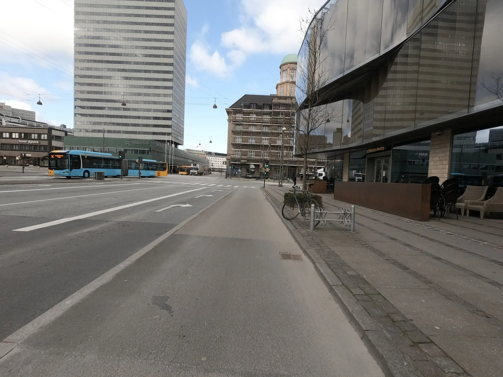 Mapillary-Foto in der Nähe von HOT DRINK Ttivoli bod