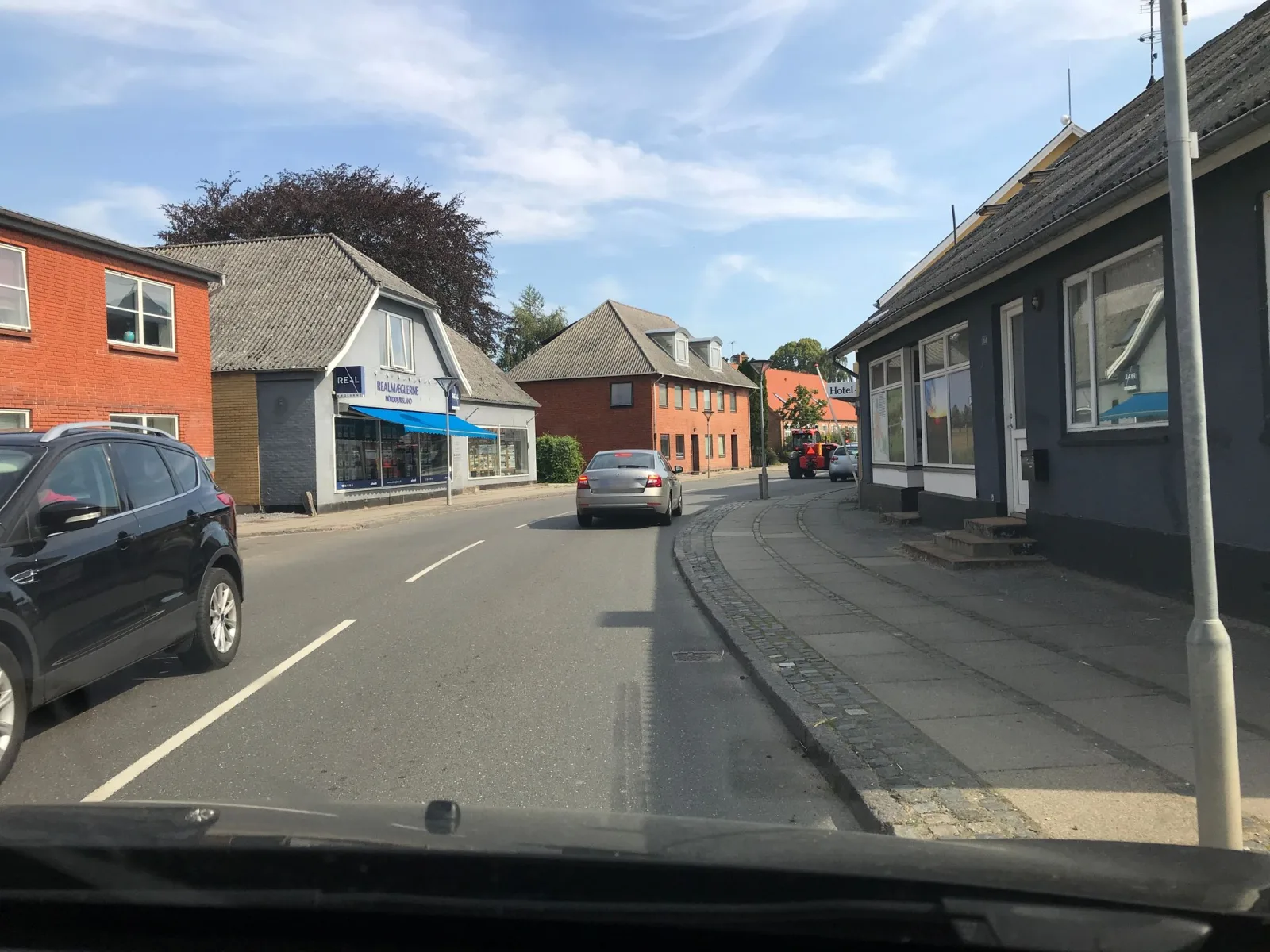 Mapillary-Foto in der Nähe von Ørsted Kro