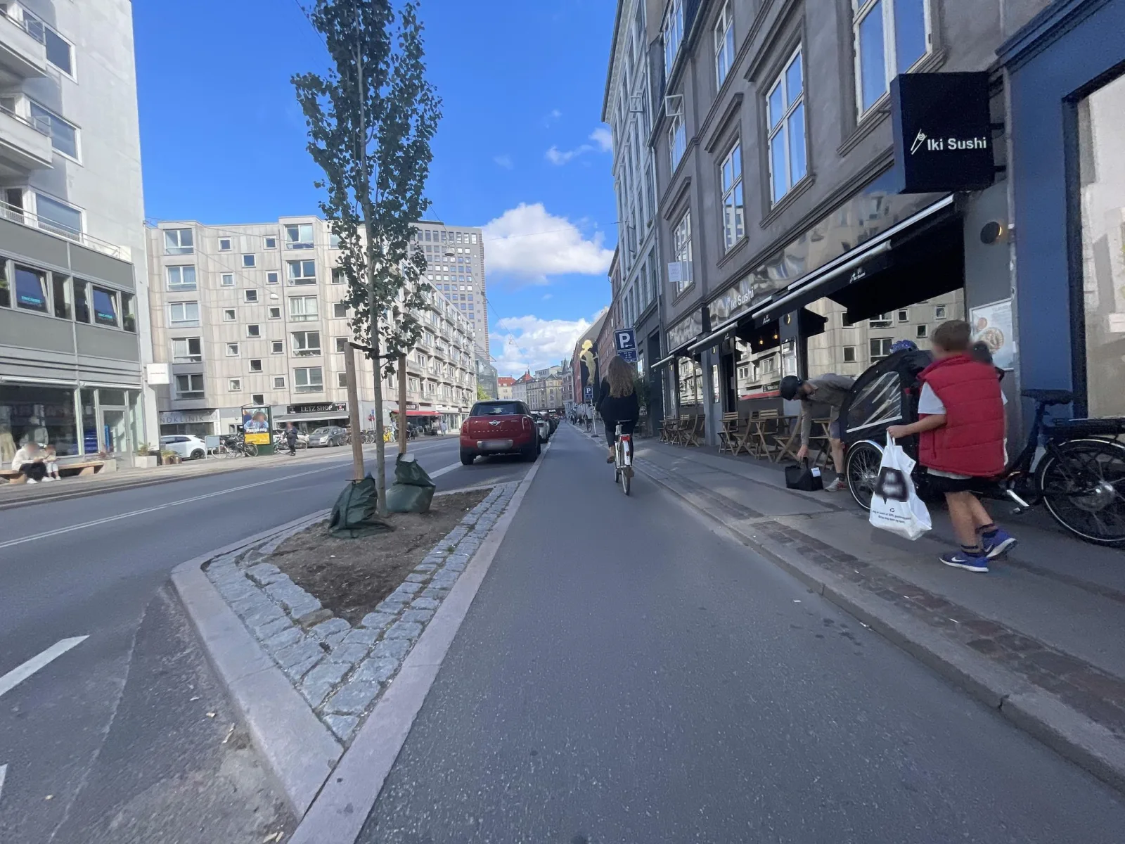 Mapillary-Foto in der Nähe von Iki Sushi