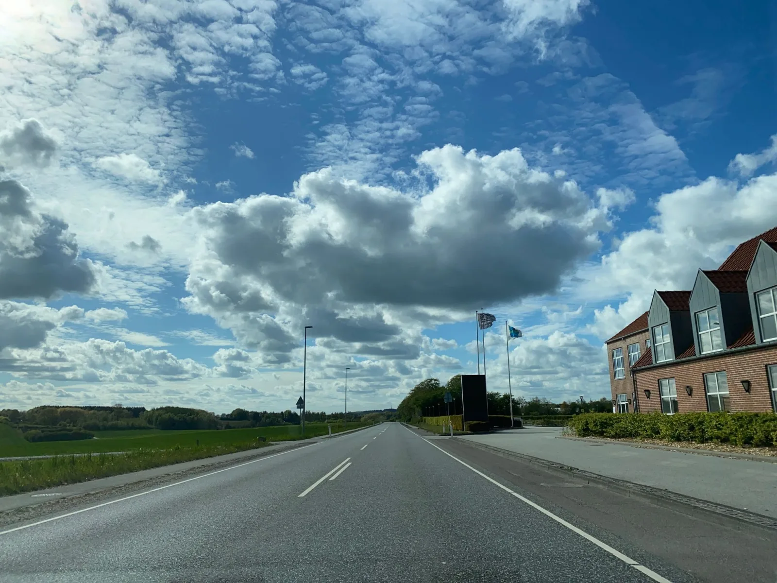 Mapillary-Foto in der Nähe von Sabro Kro Restaurant