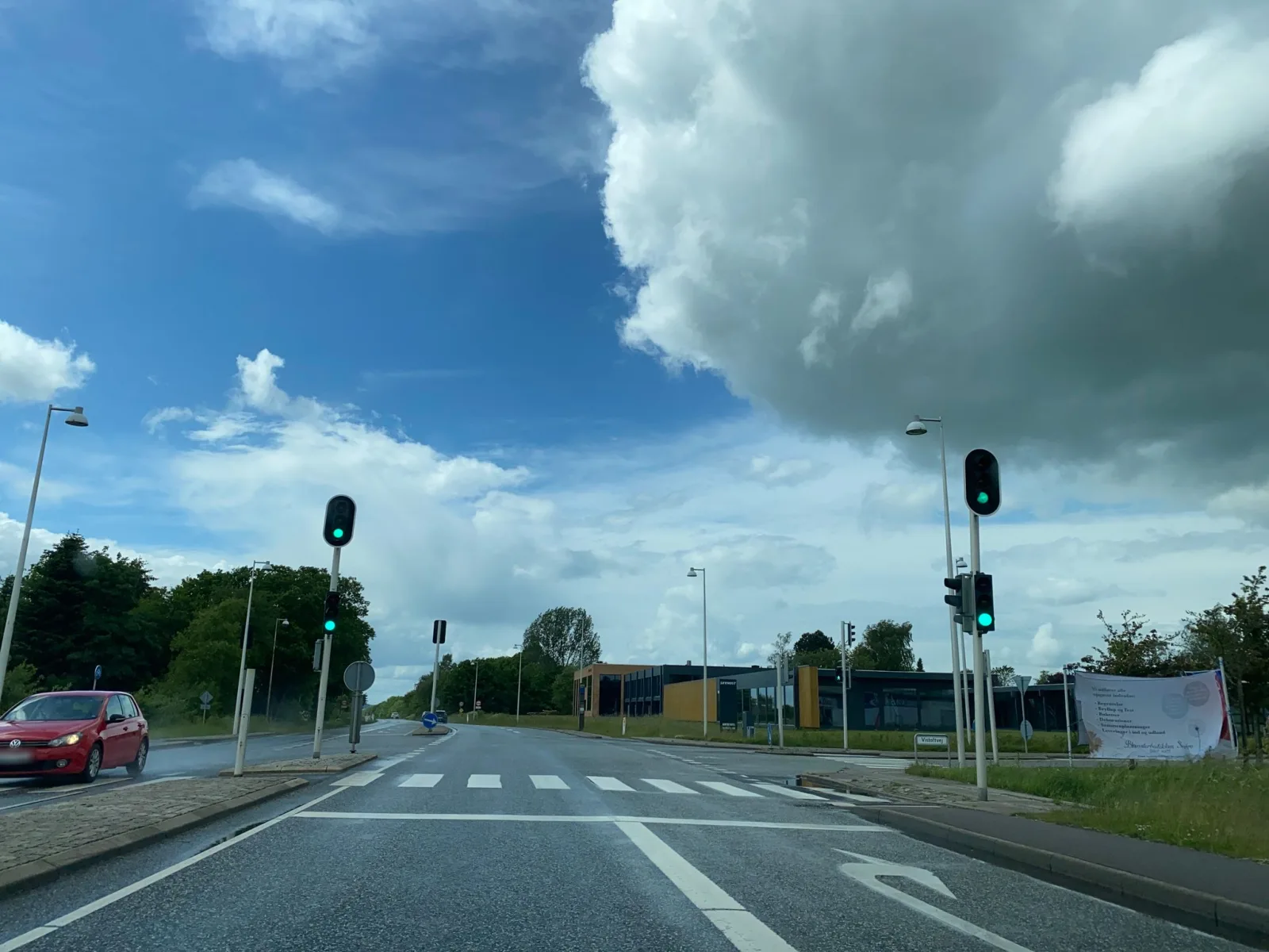 Mapillary-Foto in der Nähe von Sabro Spisehus