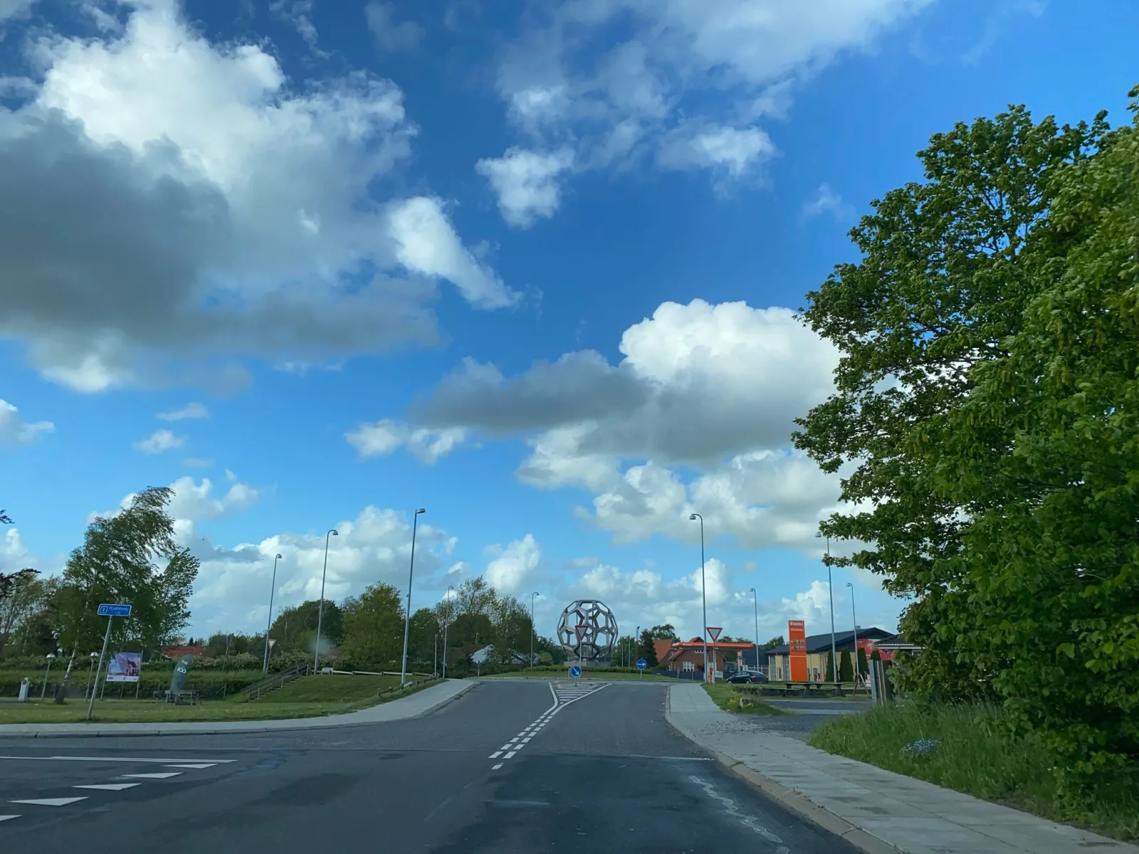 Mapillary-Foto in der Nähe von Sason Pizza Kebab og SteakHouse 2