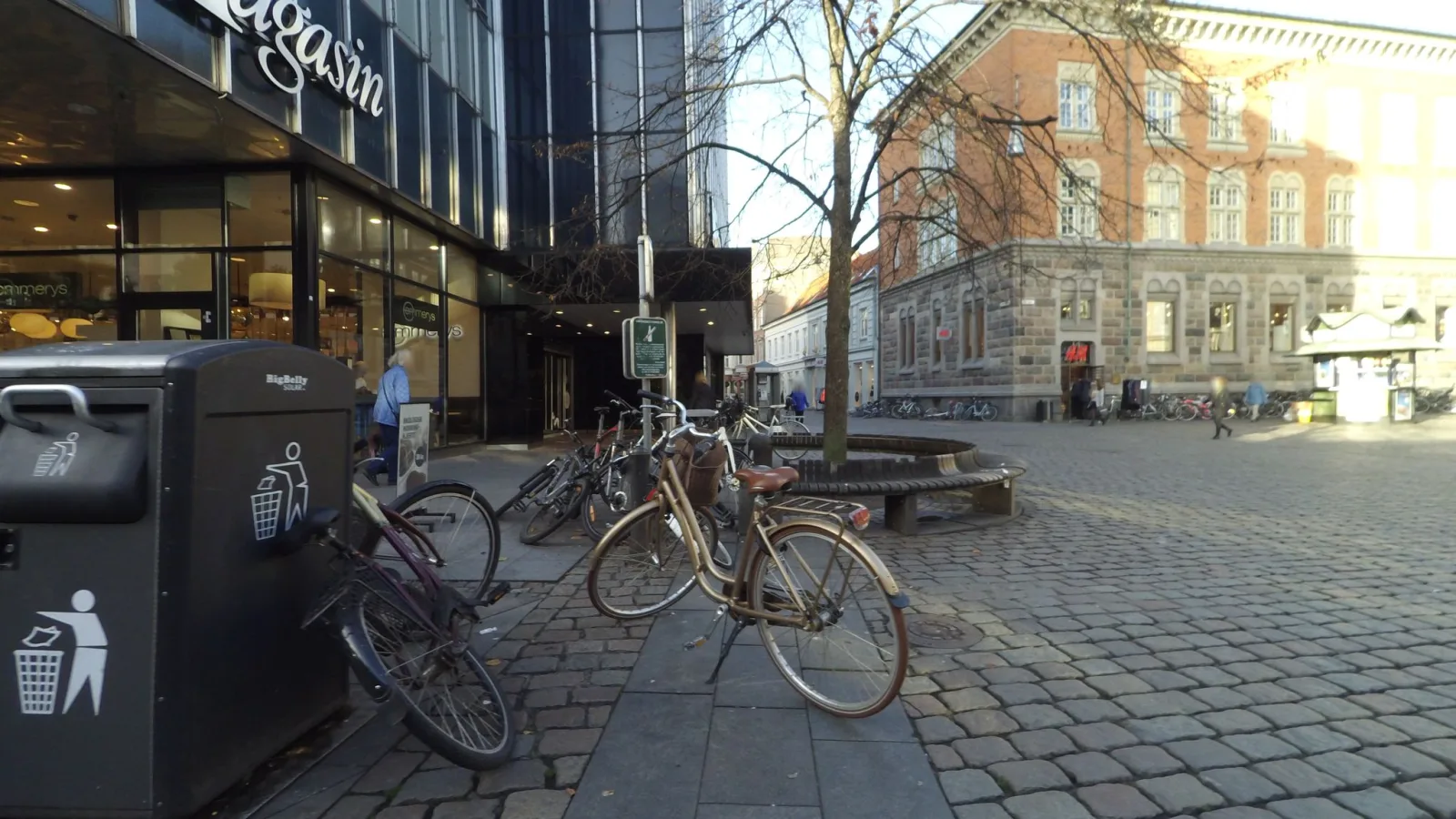 Mapillary-Foto in der Nähe von Shawarma king