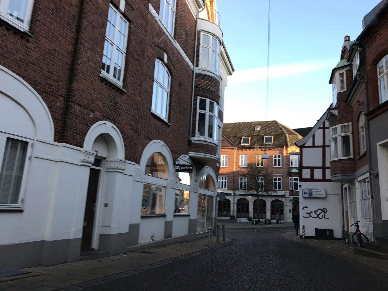 Mapillary-Foto in der Nähe von Tako Sushi