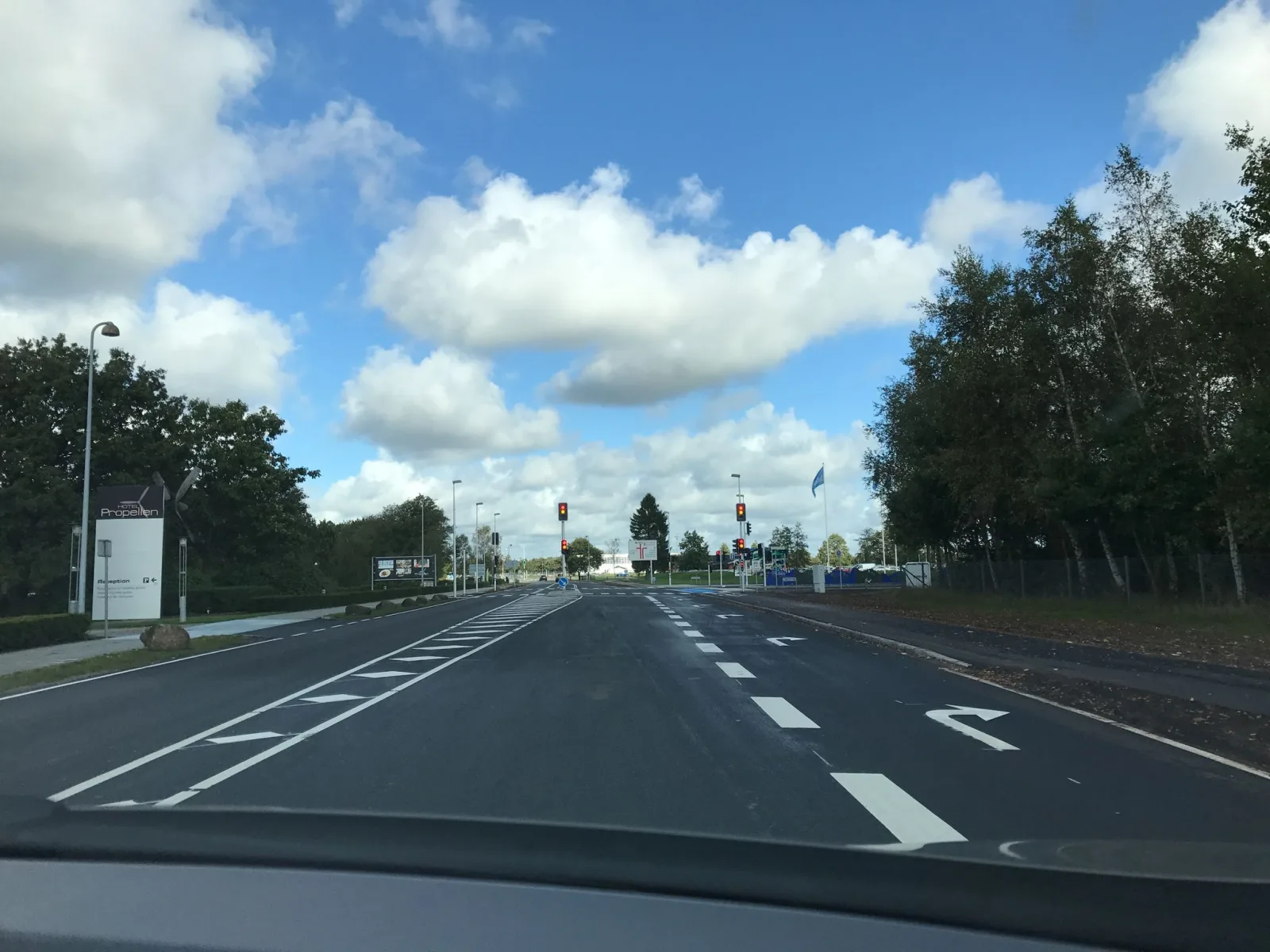 Mapillary-Foto in der Nähe von The Leaf