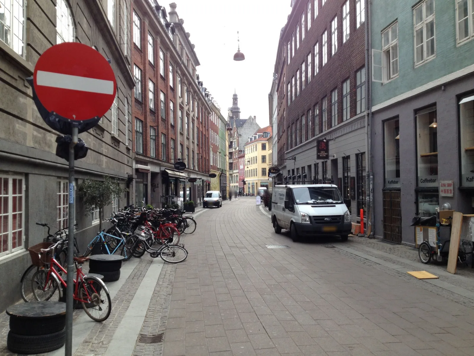 Mapillary-Foto in der Nähe von Kaffebaren Fiolstræde