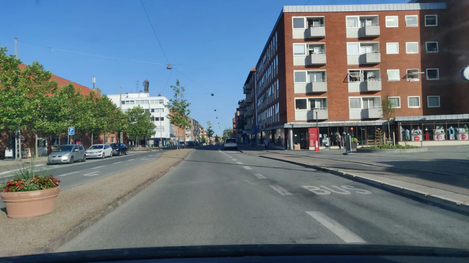 Mapillary-Foto in der Nähe von Kaya Sushi & Wok