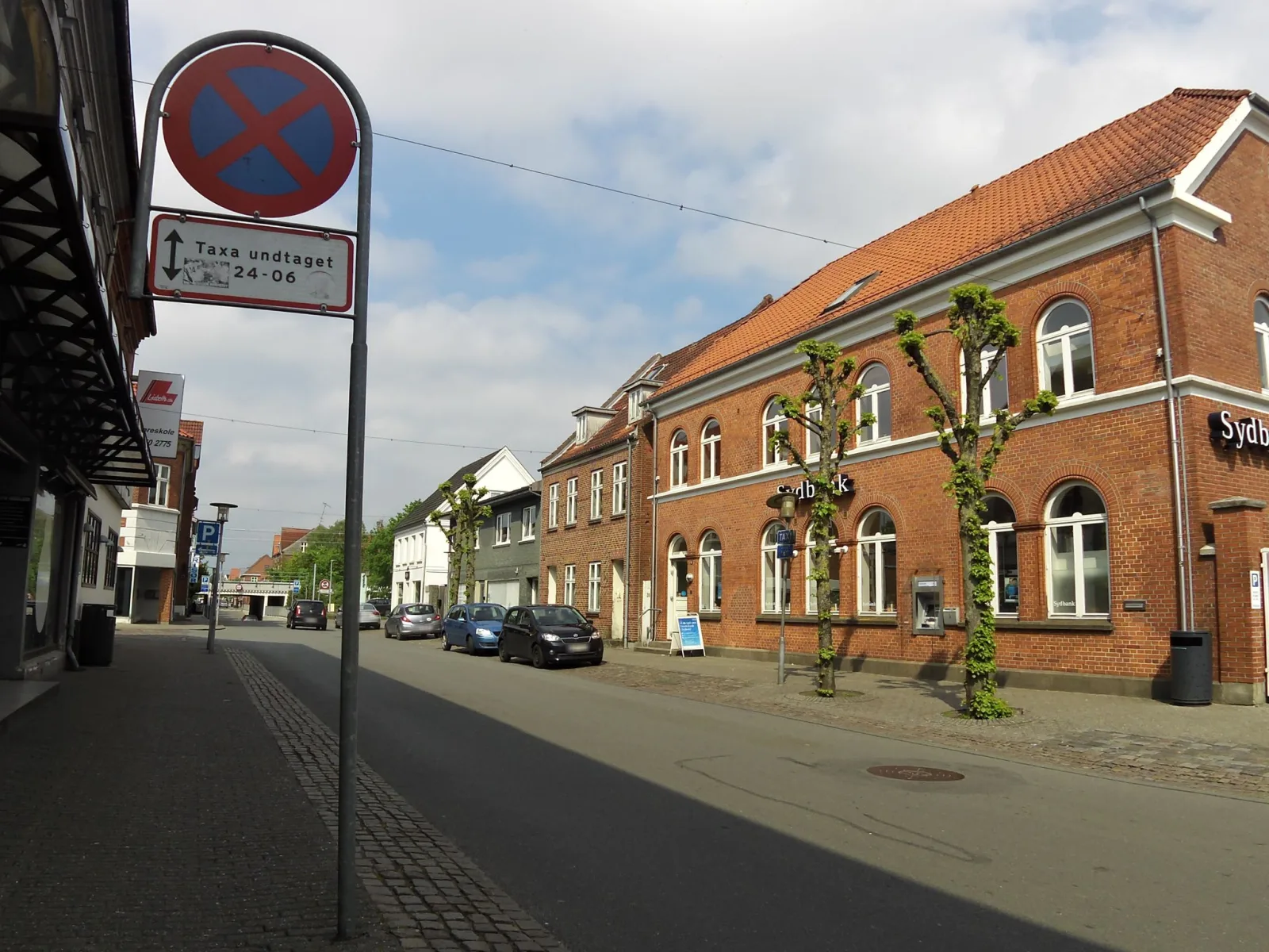 Mapillary-Foto in der Nähe von Viking Pizzeria