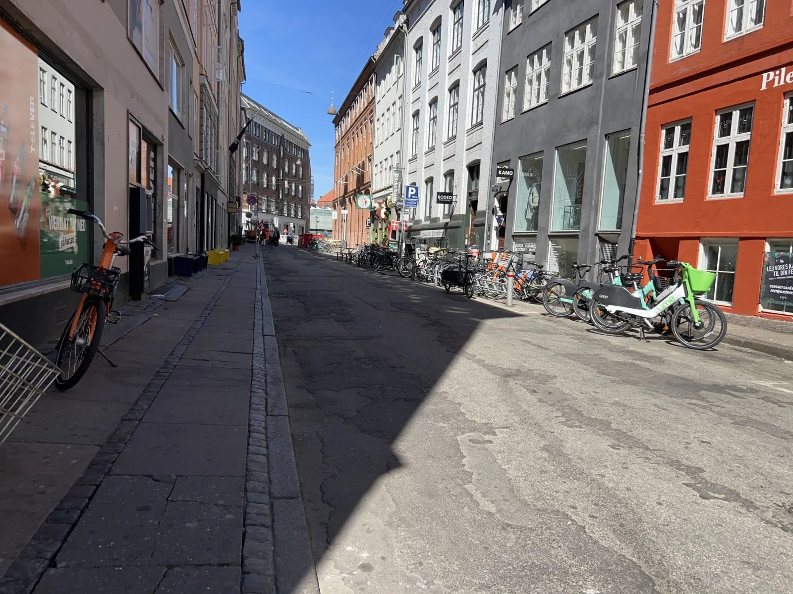 Mapillary-Foto in der Nähe von Kcal Indre By