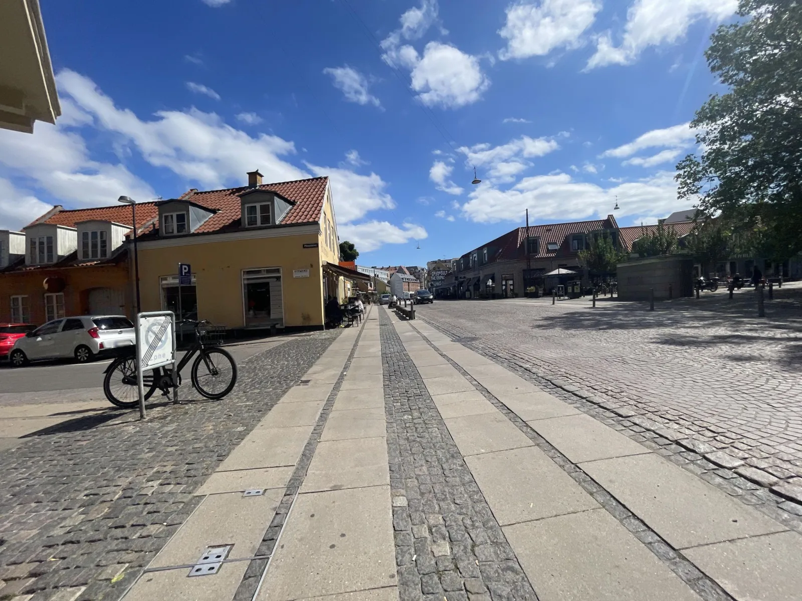 Mapillary-Foto in der Nähe von Kcal Valby