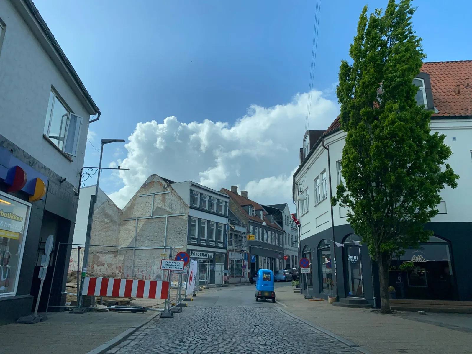 Mapillary-Foto in der Nähe von Yummy Pizza