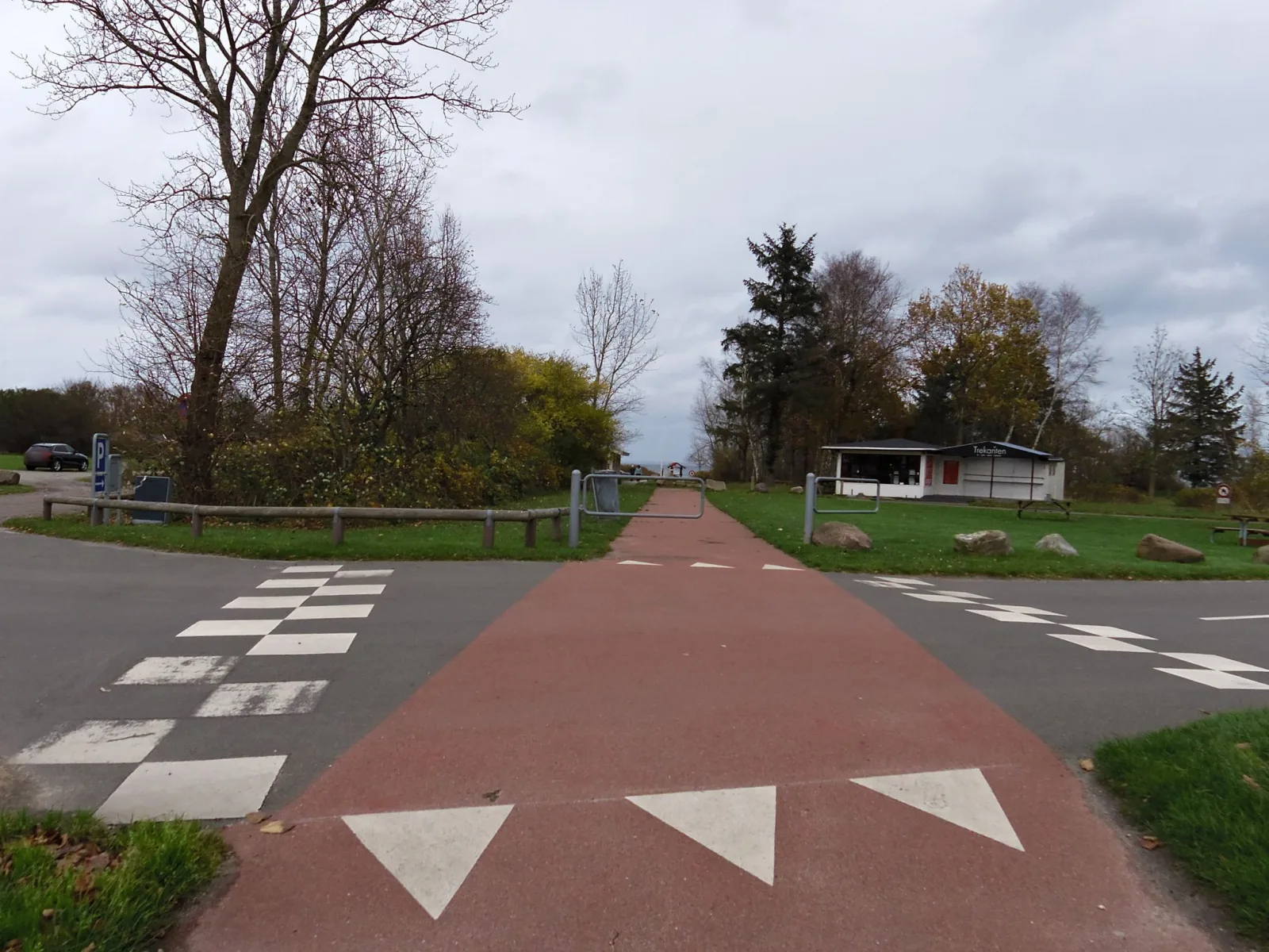 Mapillary-Foto in der Nähe von Trekanten Pizzeria og Ishus