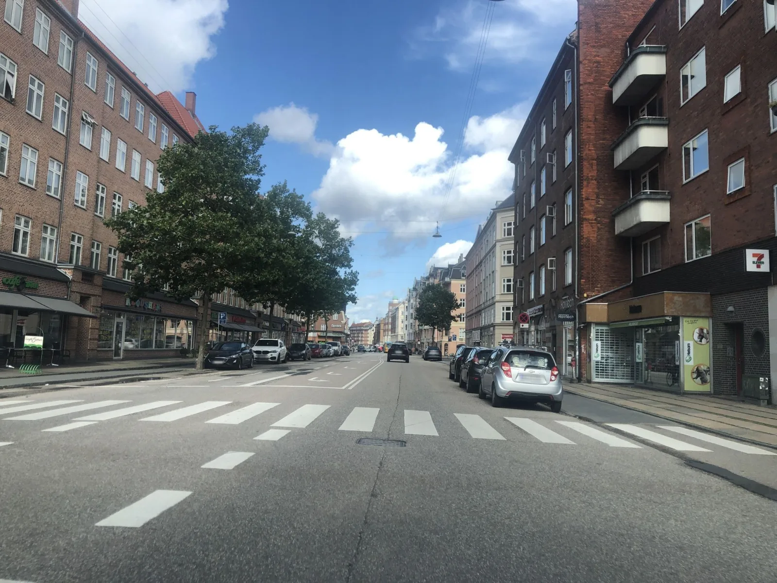 Mapillary-Foto in der Nähe von Kolumbia Pizza