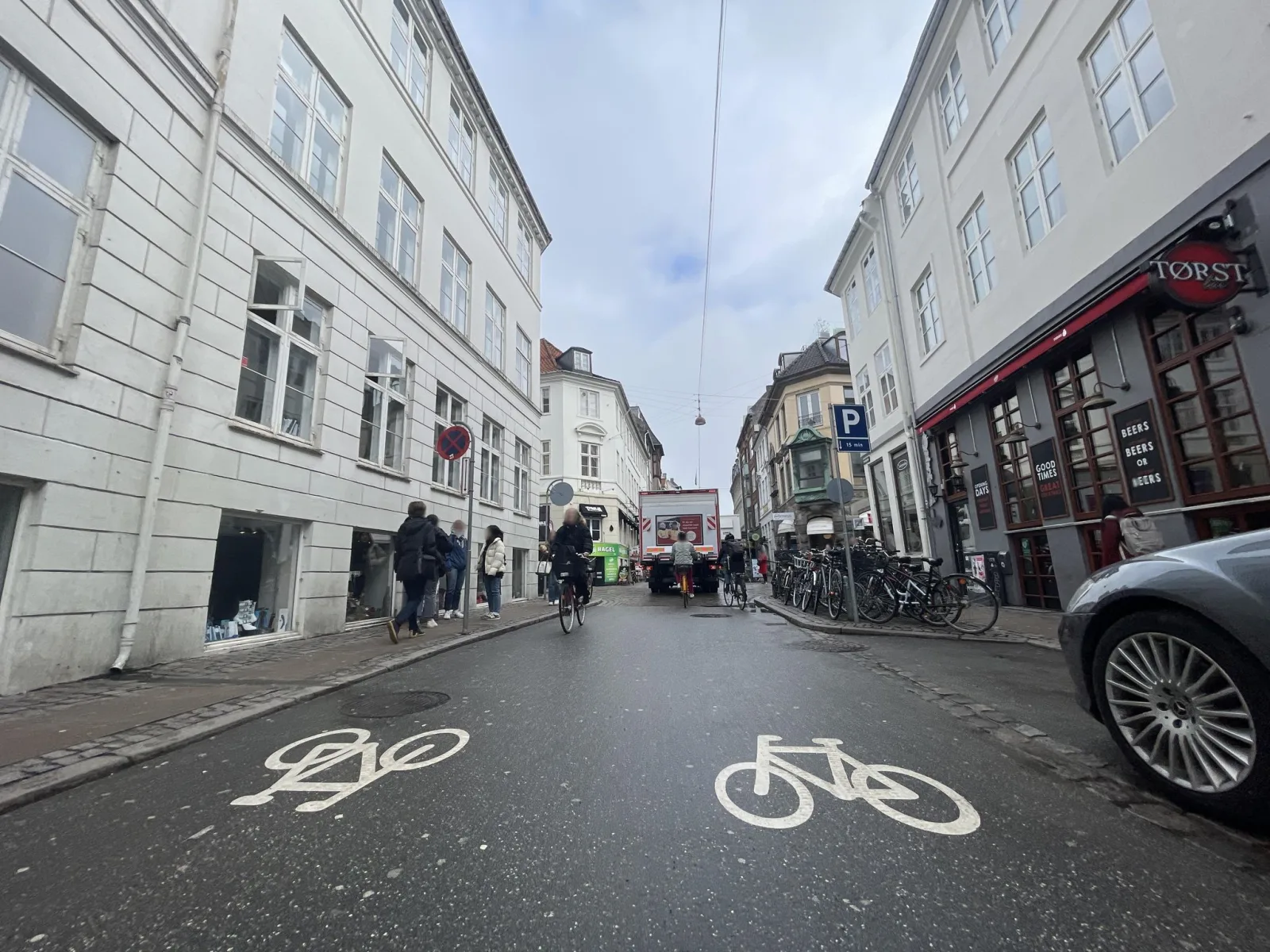Mapillary-foto nær Kong Pizzaria