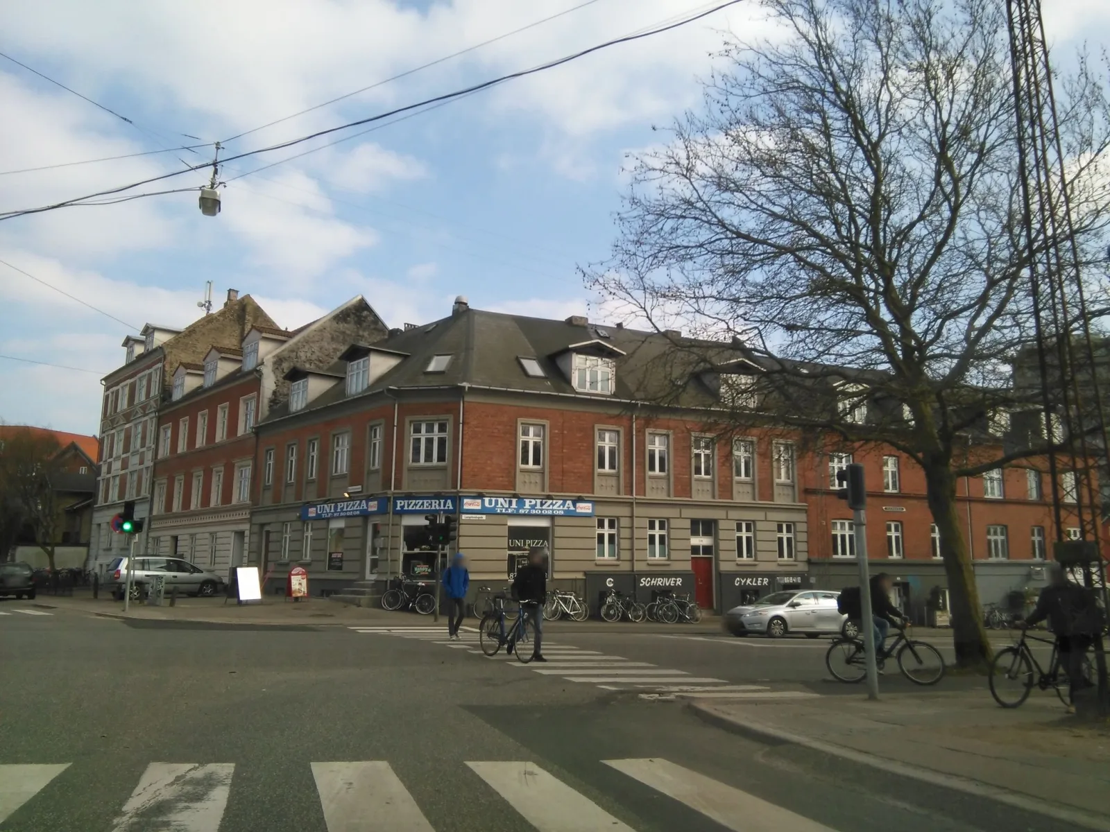 Mapillary-Foto in der Nähe von Uni Pizza
