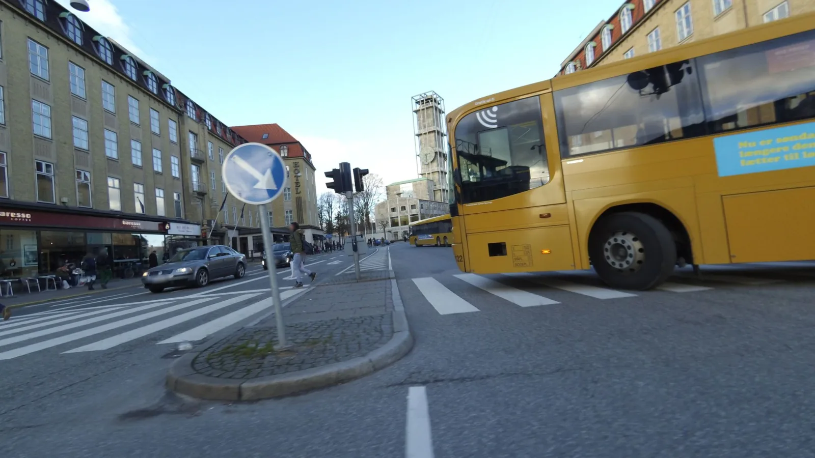 Mapillary-Foto in der Nähe von Viet Food