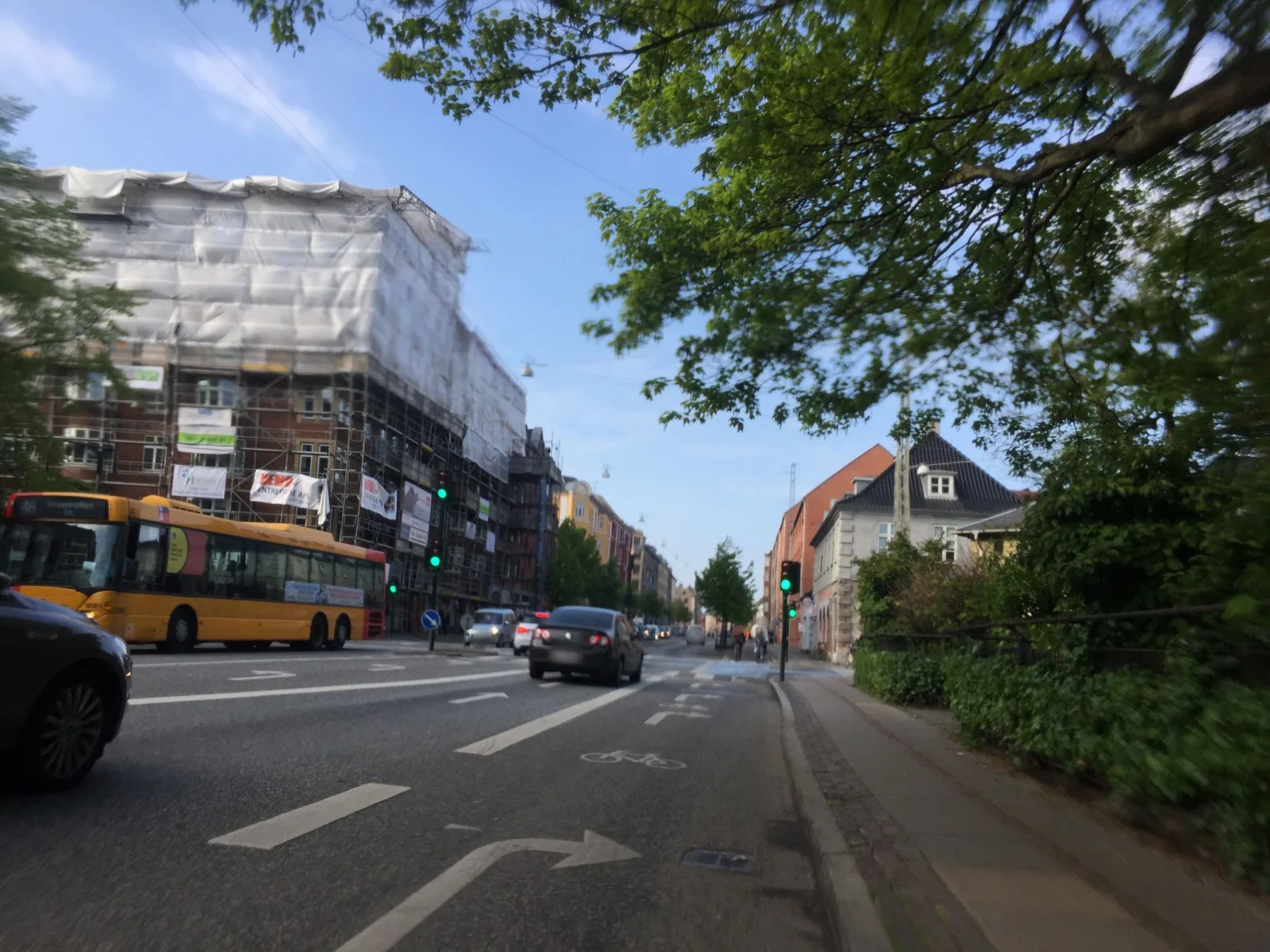 Mapillary-Foto in der Nähe von LeGrill & Kebab