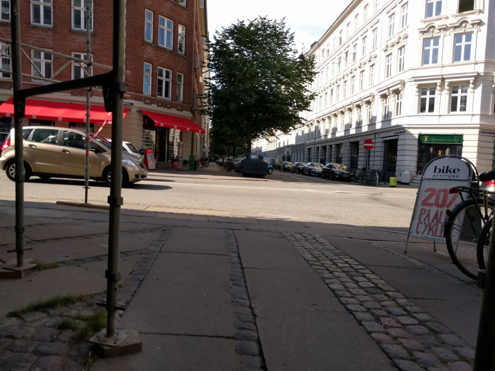 Mapillary-Foto in der Nähe von Les Voyageurs