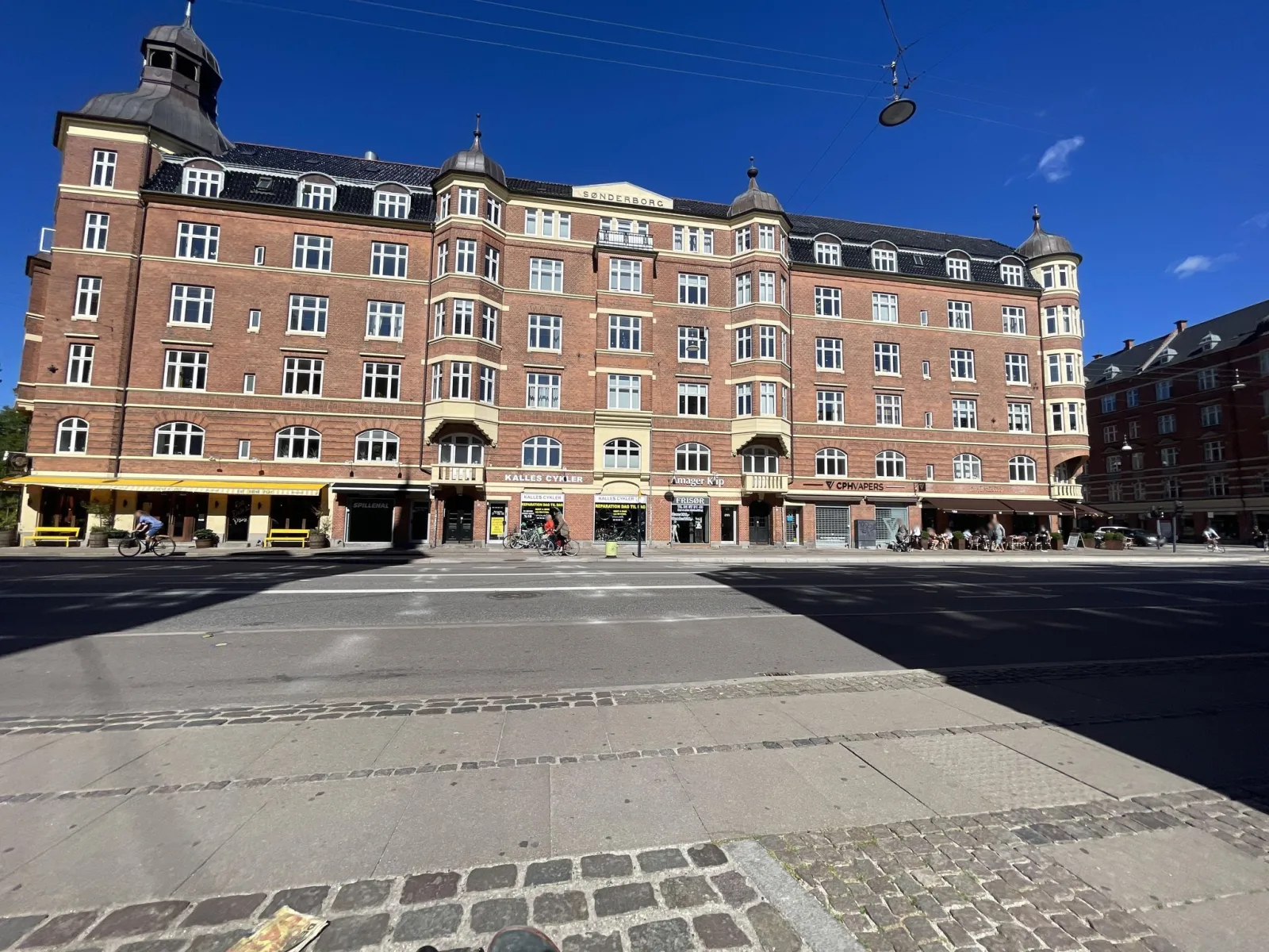 Mapillary-foto nær Ælsk mad & vinbar