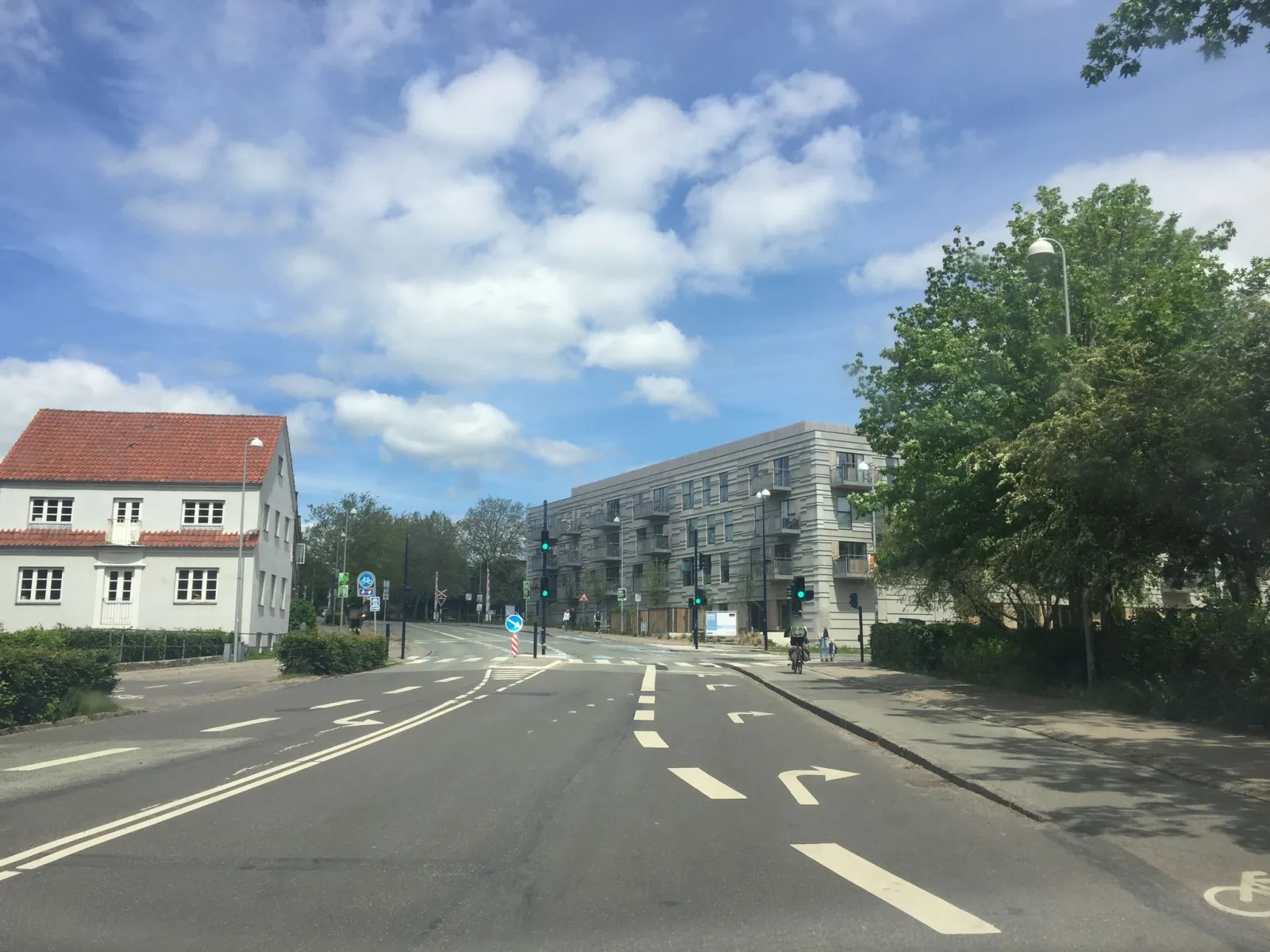 Mapillary-foto nær Mad & Kaffe