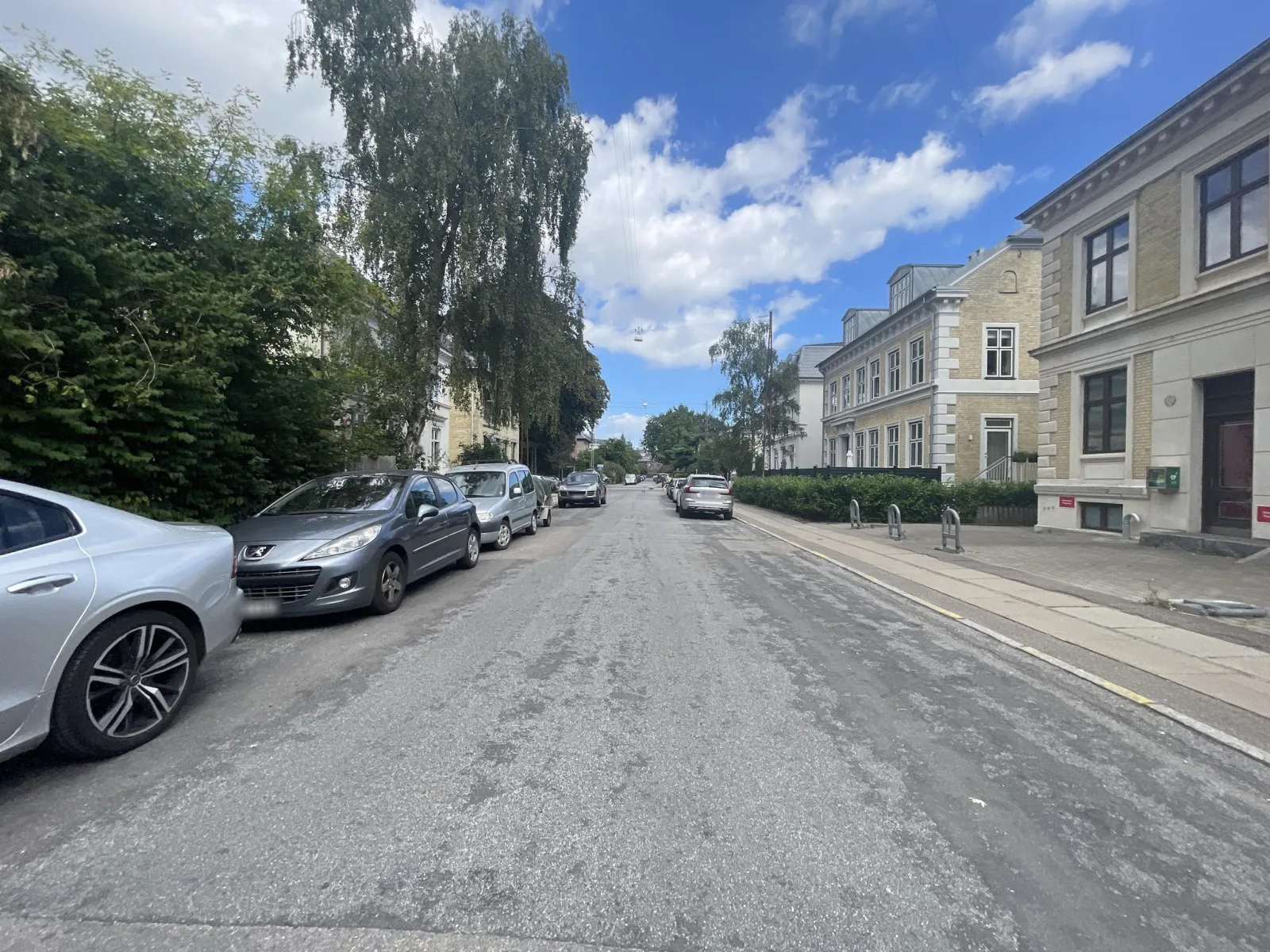 Mapillary-Foto in der Nähe von Maude's