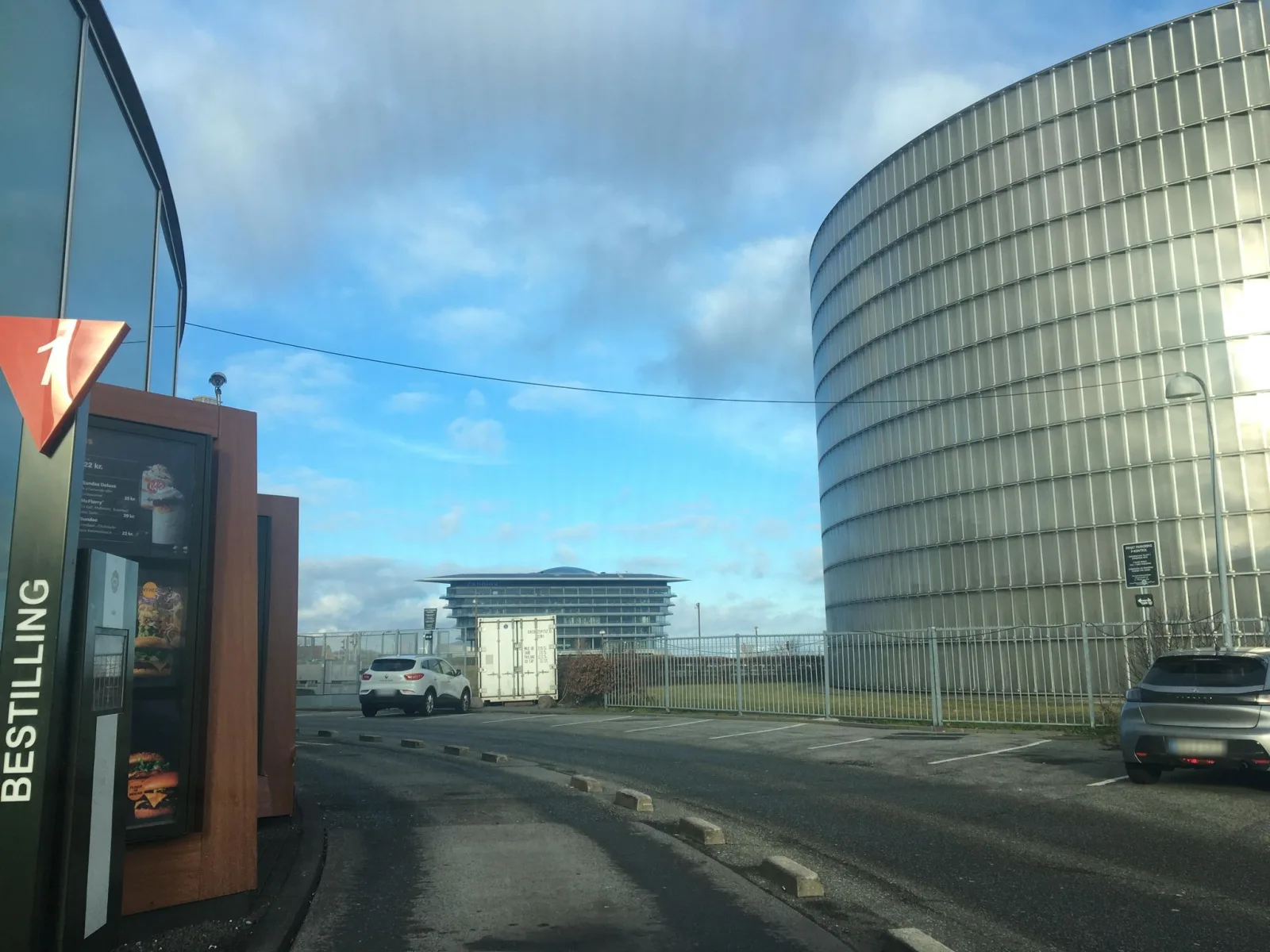 Mapillary-foto nær McDonald's
