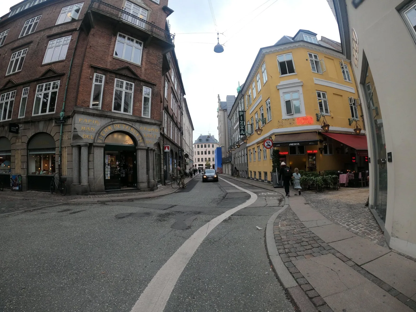 Mapillary-Foto in der Nähe von MENY Illum slagter