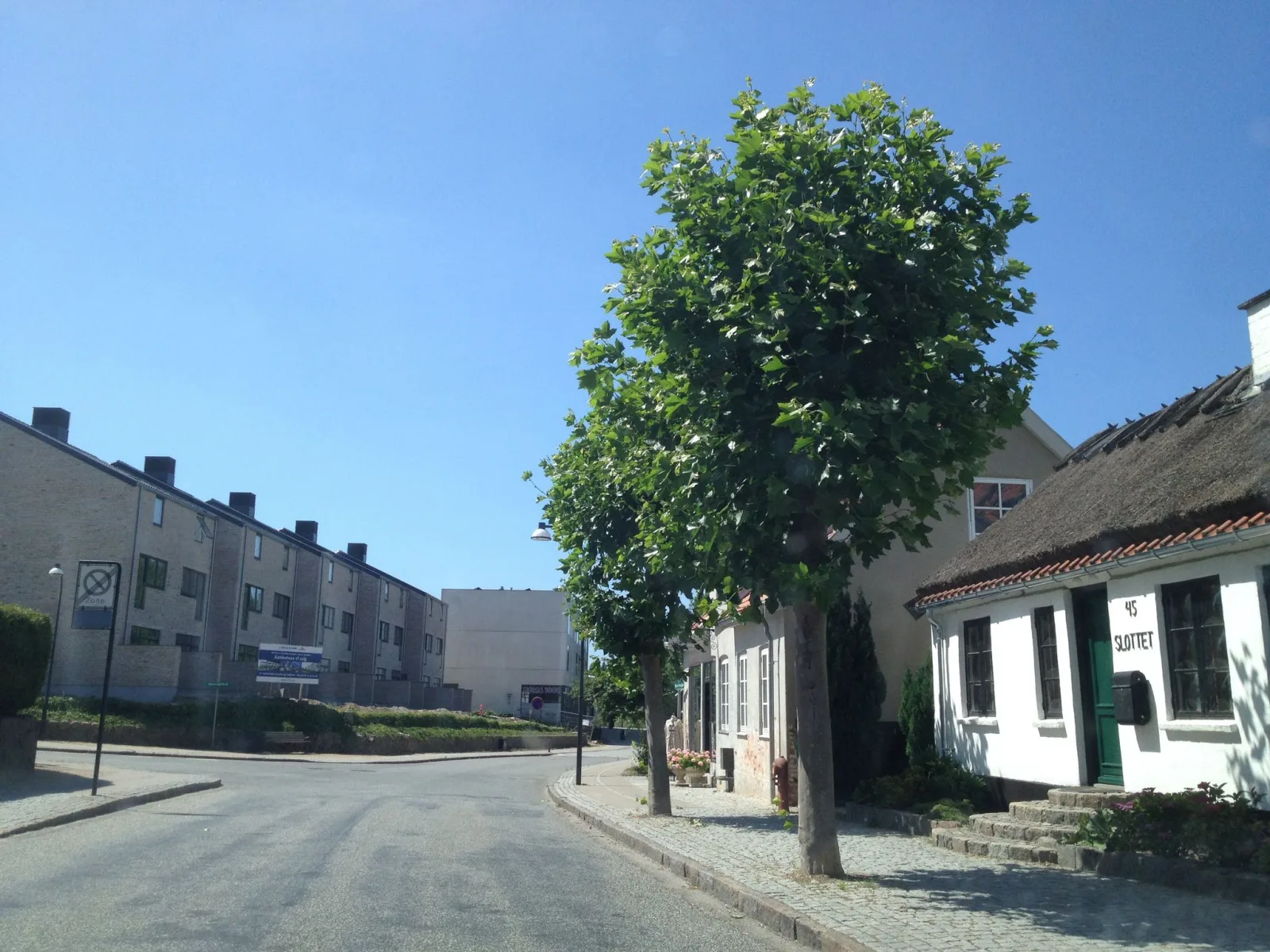 Mapillary-Foto in der Nähe von Ni Hao Sushi
