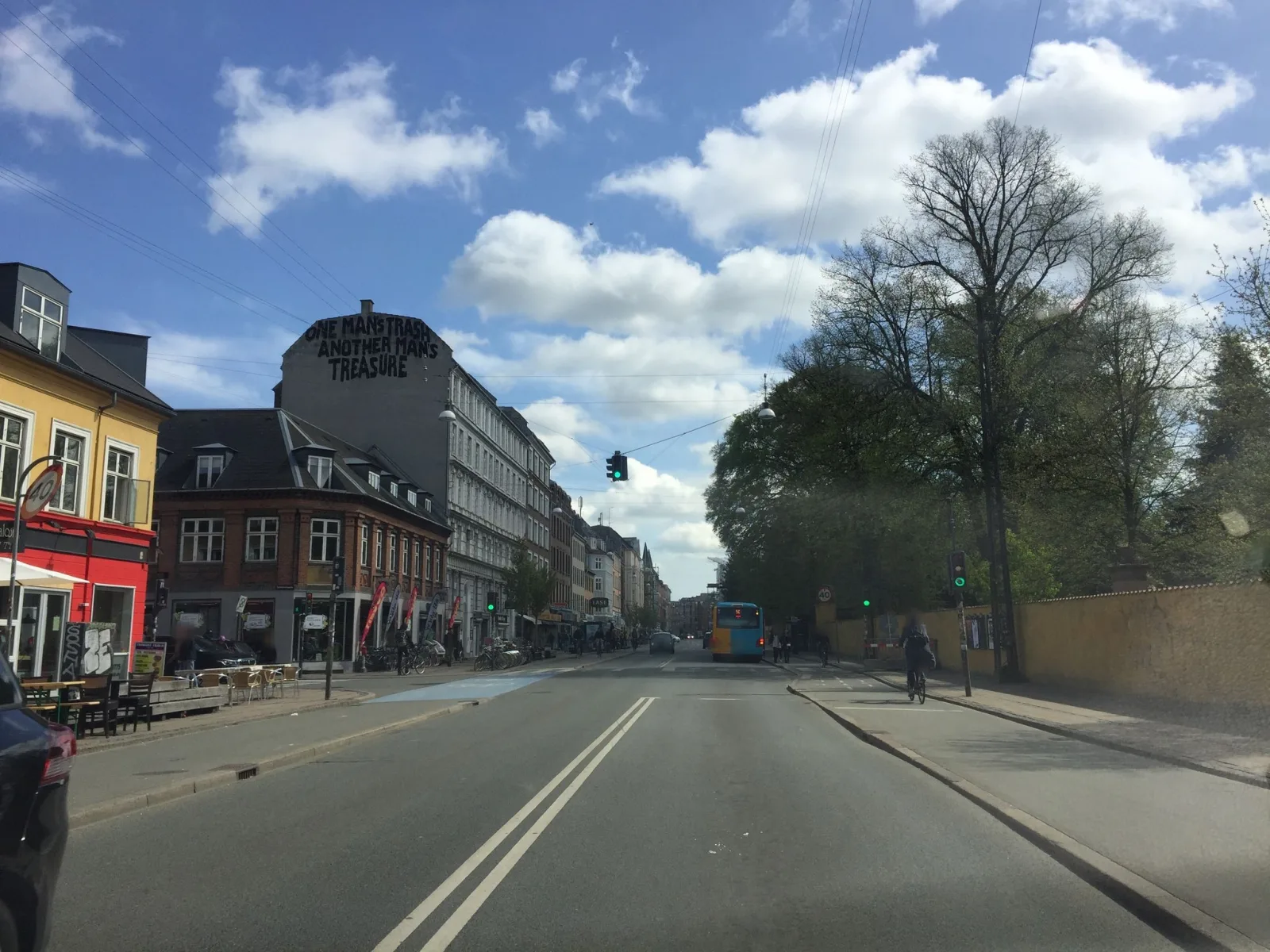 Mapillary-Foto in der Nähe von Noah S sandwich og Juice