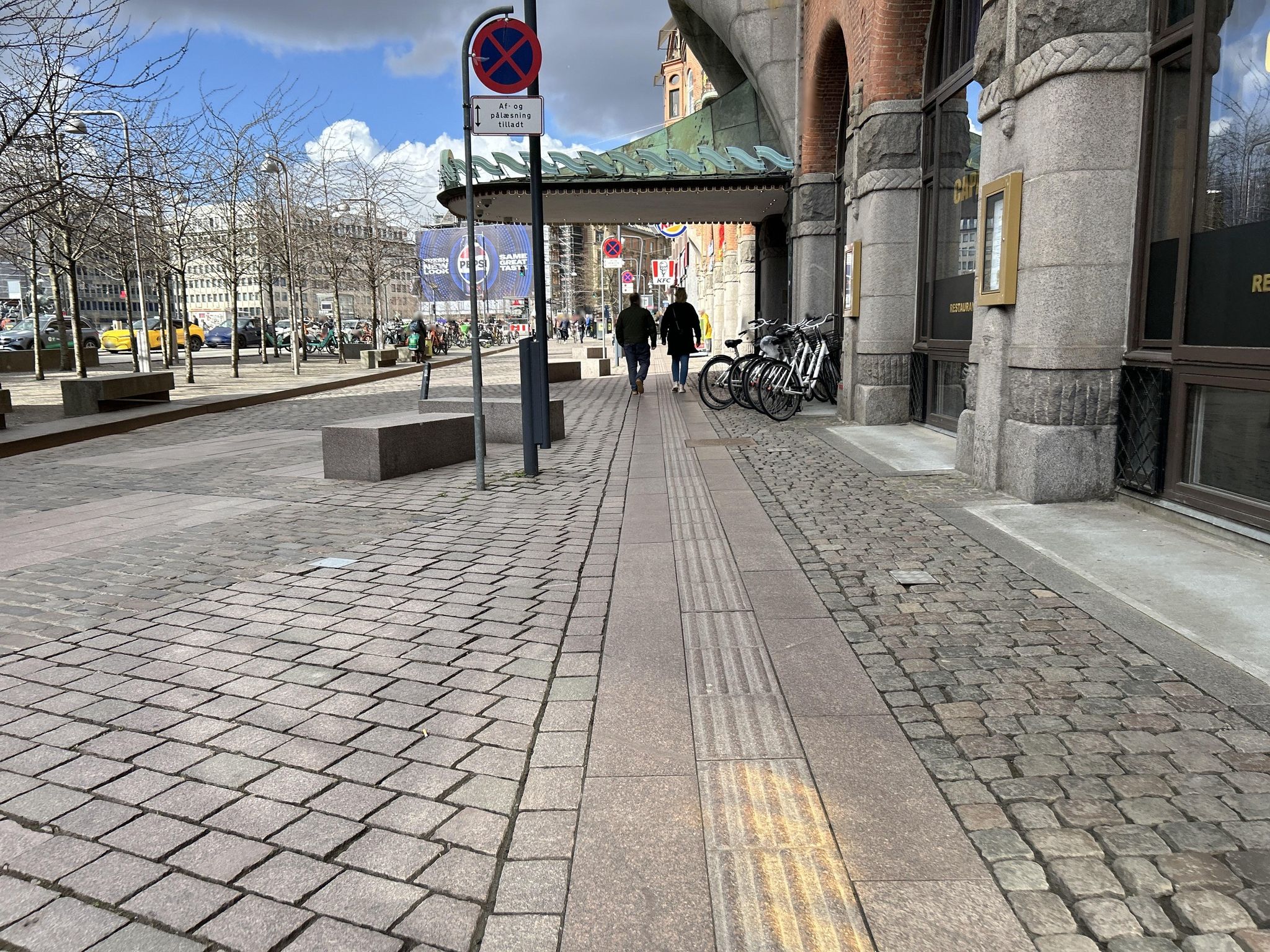 Mapillary-Foto in der Nähe von Ripley's Believe It or Not