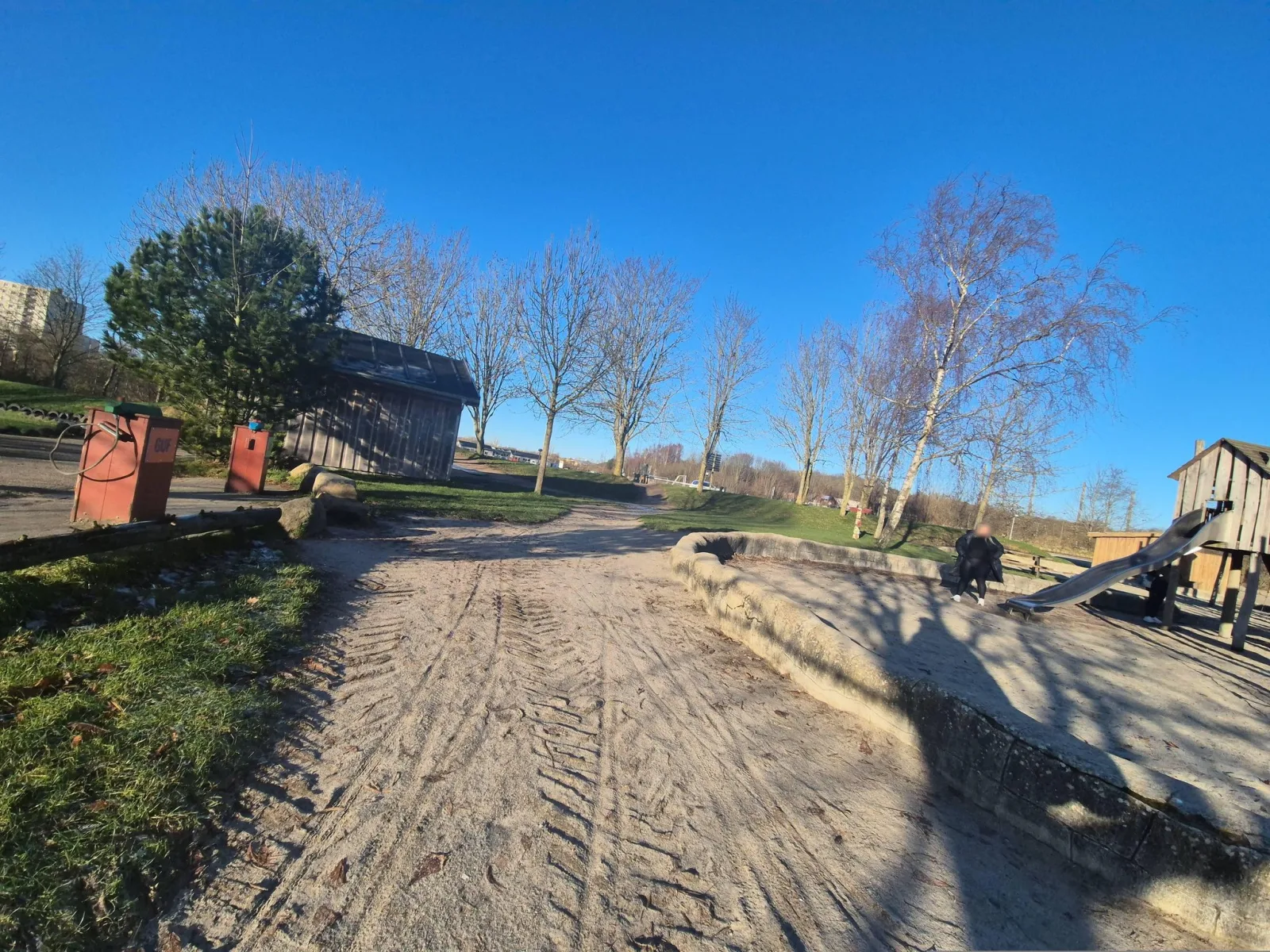 Mapillary-Foto in der Nähe von Madsby Legepark