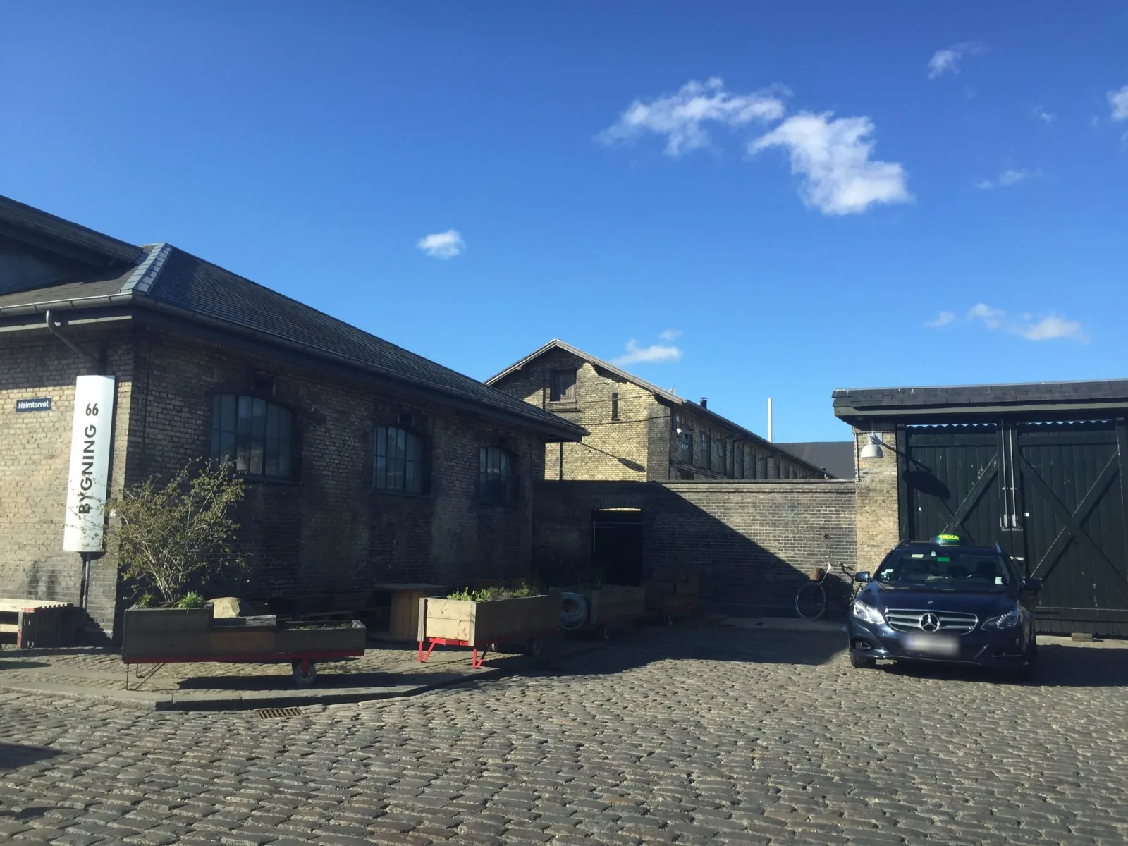 Mapillary-Foto in der Nähe von Warehouse9