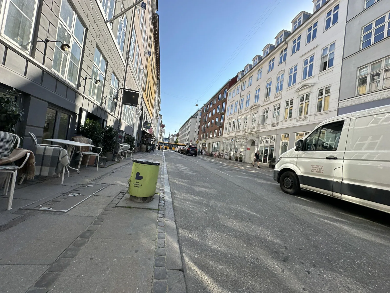 Mapillary-foto nær Nude Coffee