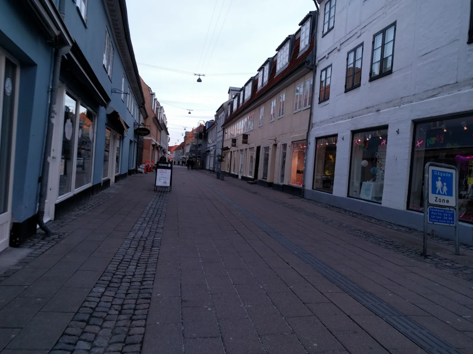 Mapillary-Foto in der Nähe von Oasen Kebab