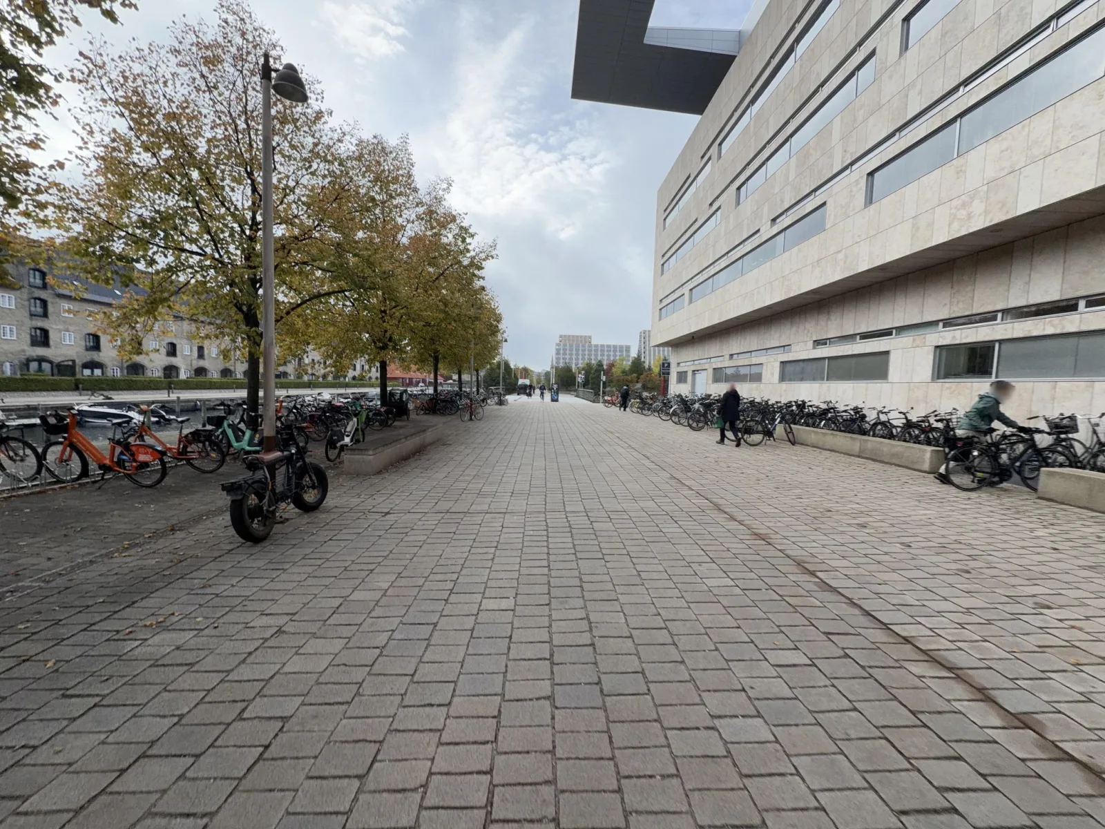 Mapillary-Foto in der Nähe von Opera Caféen