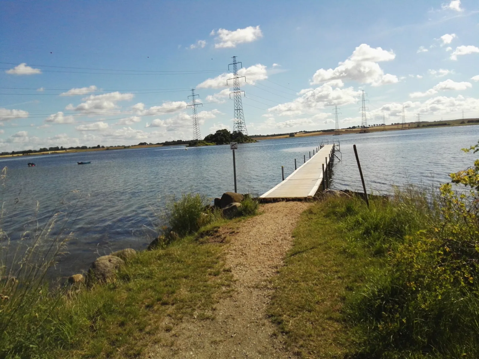 Mapillary-Foto in der Nähe von Badegewässer: SKULDELEV HAVN VED BADEBRO