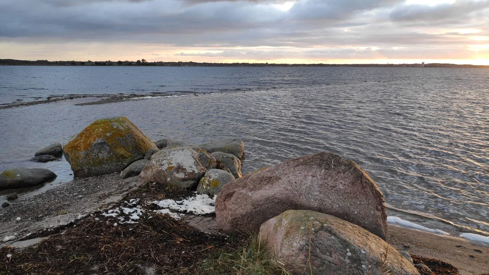 Mapillary-Foto von Strand oder Meer bei Badegewässer: BOGNÆS BADEBRO